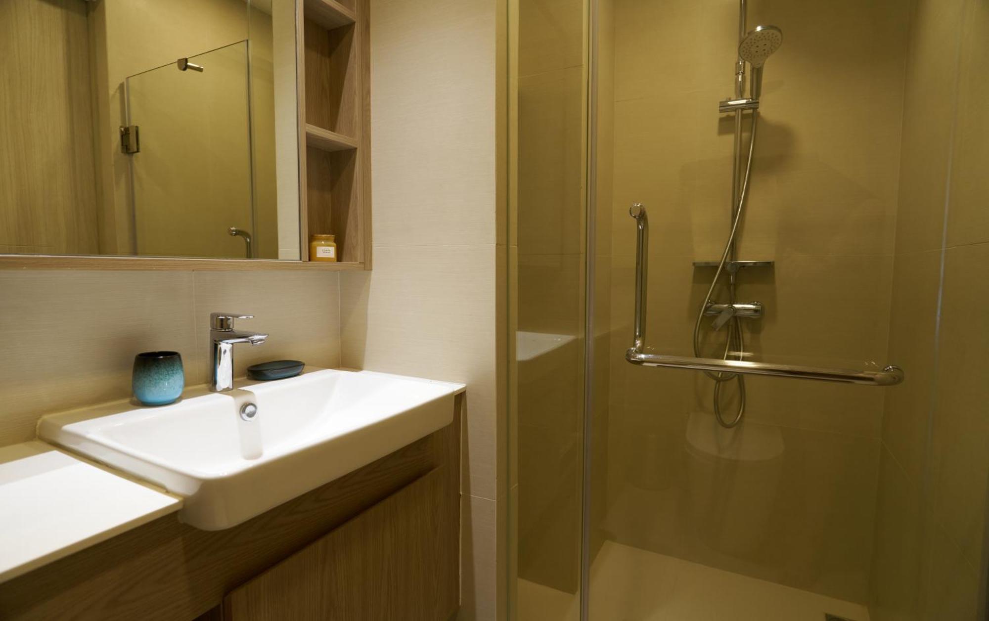 Modern 2-bedroom With Washer In Skypark Laguna Bang Tao