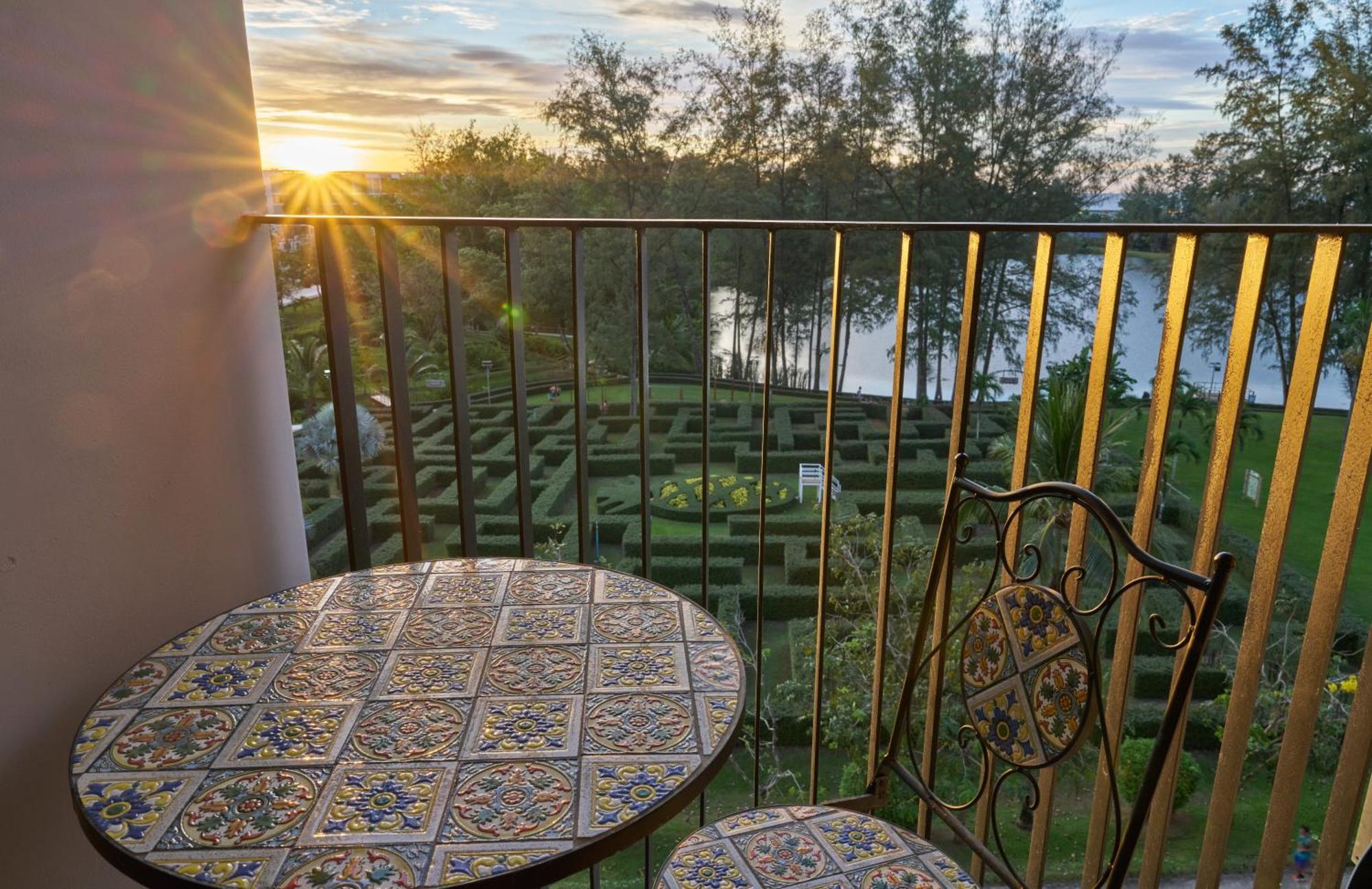 Modern 2-bedroom Garden View In Skypark Laguna * Bang Tao Beach (Phuket)