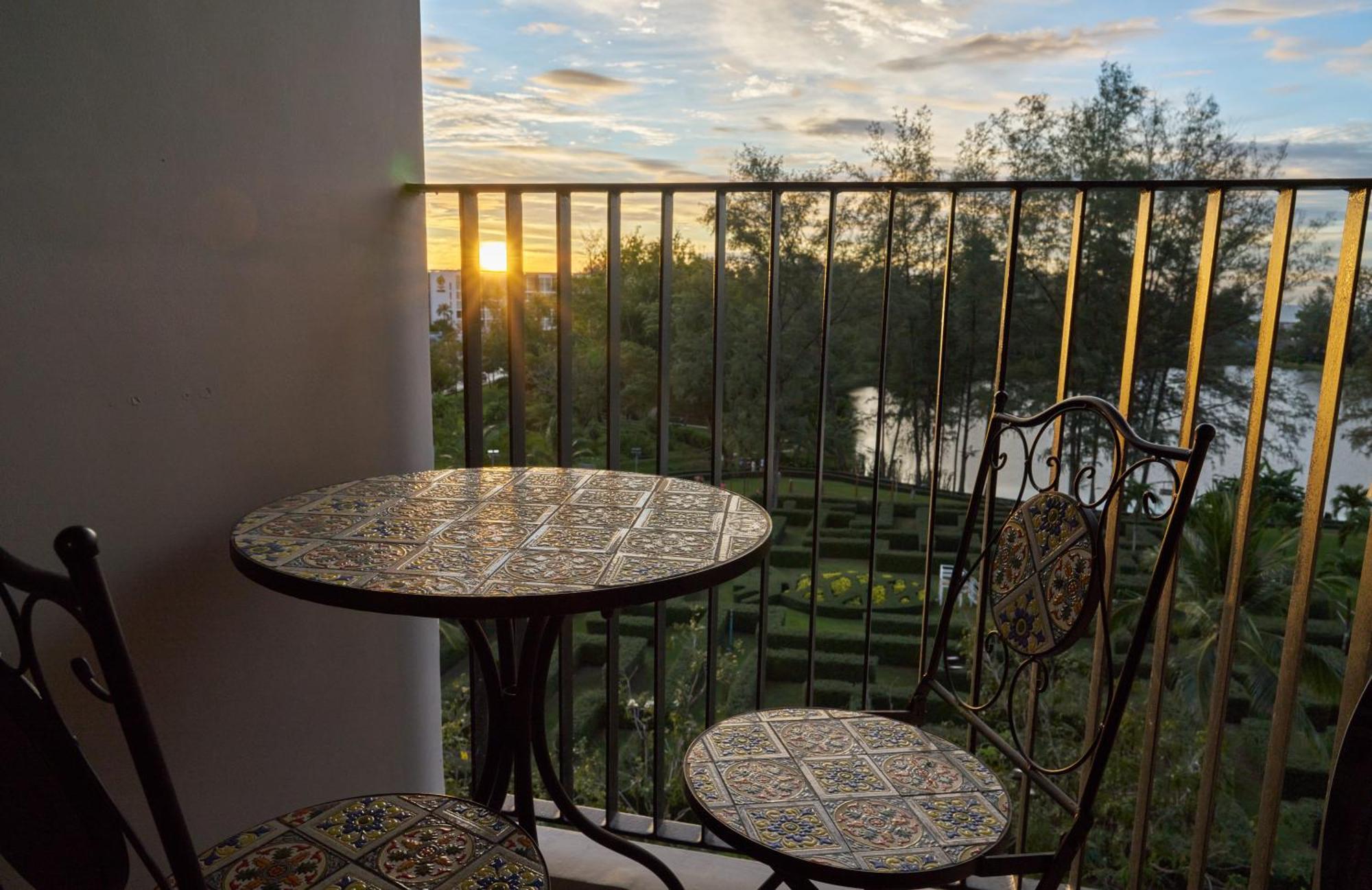 Apartment Modern 2-bedroom Garden View In Skypark Laguna