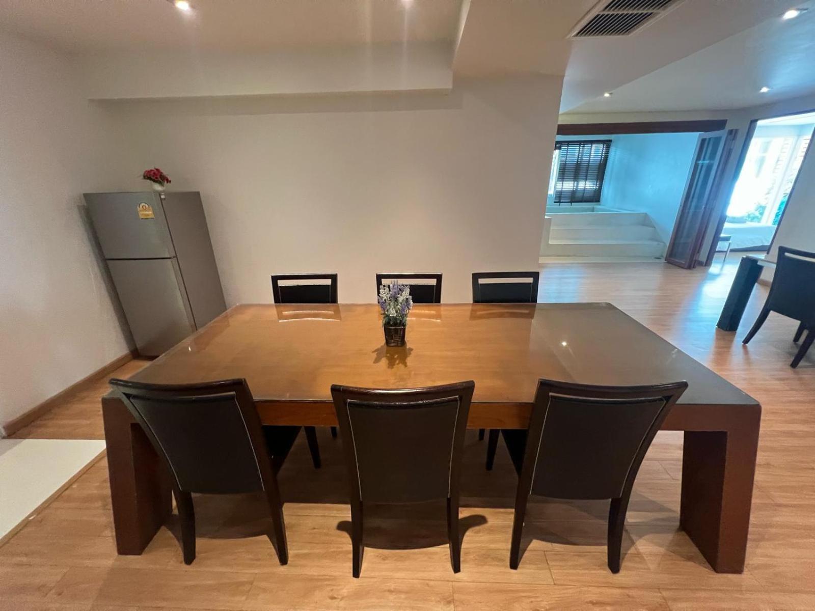 Luxurious 5 Bedroom Condo, Private Pool, In With Seaview *