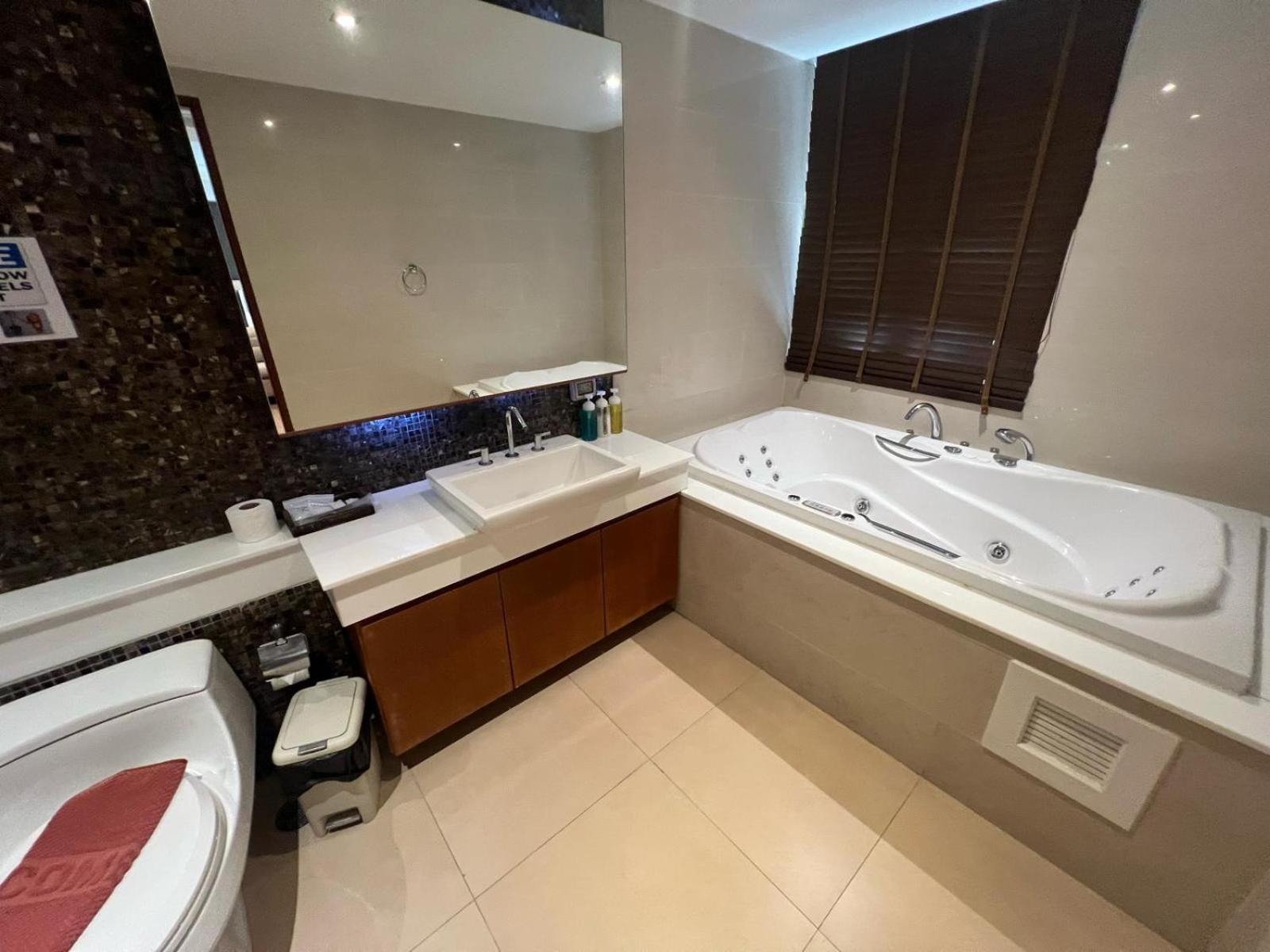 Luxurious 5 Bedroom Condo, Private Pool, In With Seaview Patong
