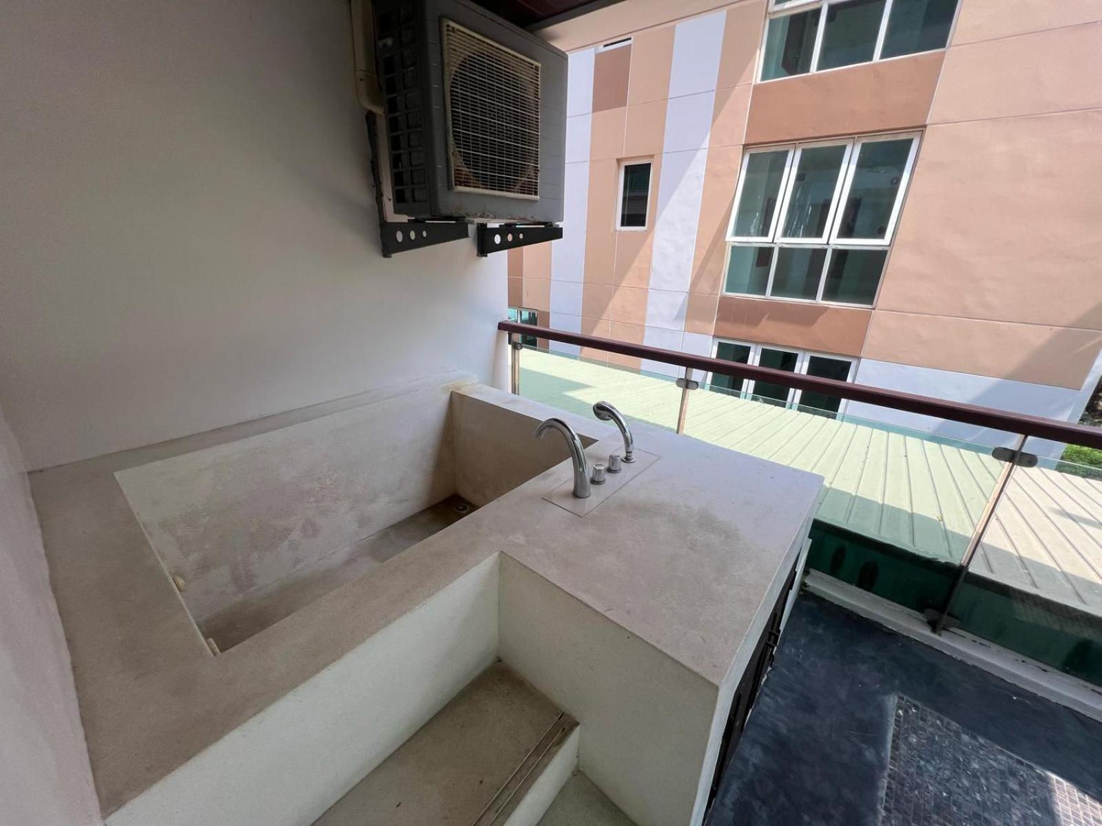 Luxurious 5 Bedroom Condo, Private Pool, In With Seaview Apartment *