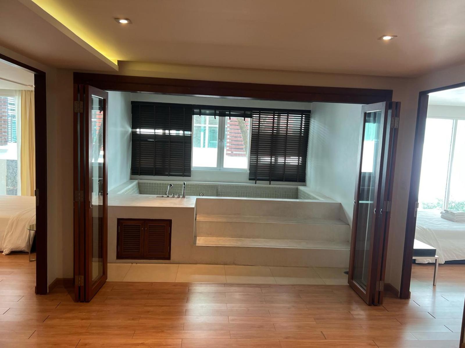 Luxurious 5 Bedroom Condo, Private Pool, In With Seaview Patong