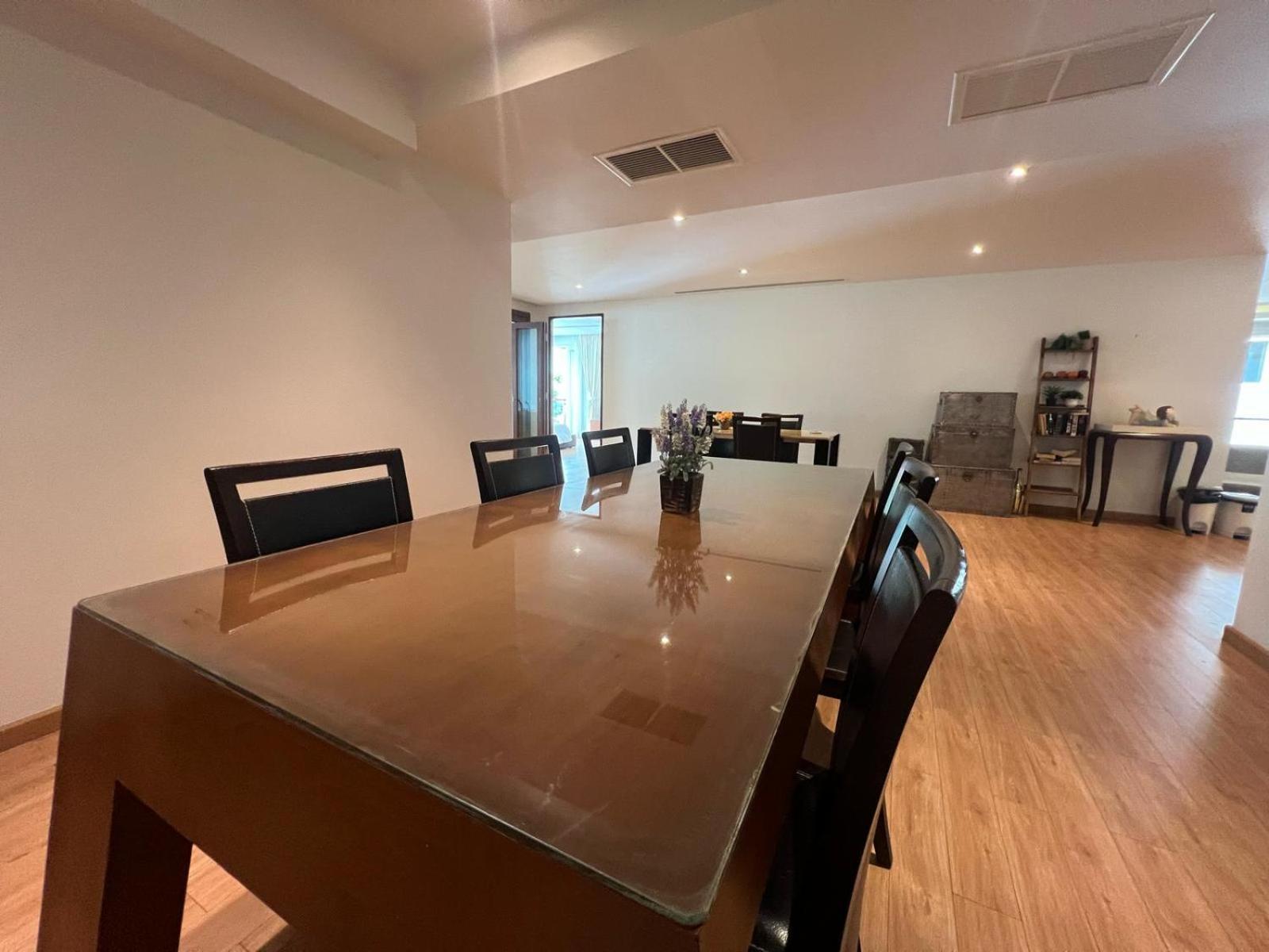 Apartment Luxurious 5 Bedroom Condo, Private Pool, In With Seaview