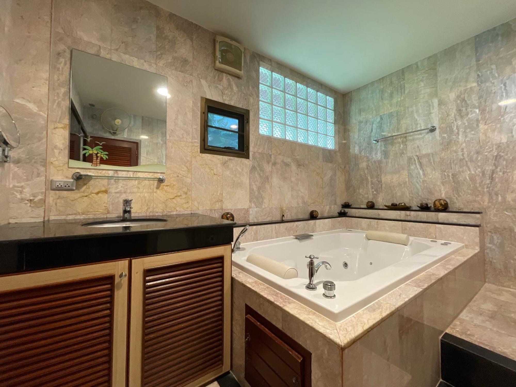 Villa в сердце пхукета Ban Lum Fuang