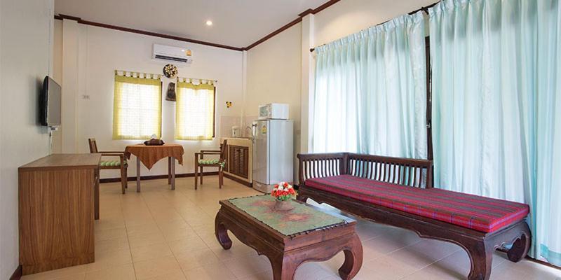 Oya International Phuket Hotel 4*