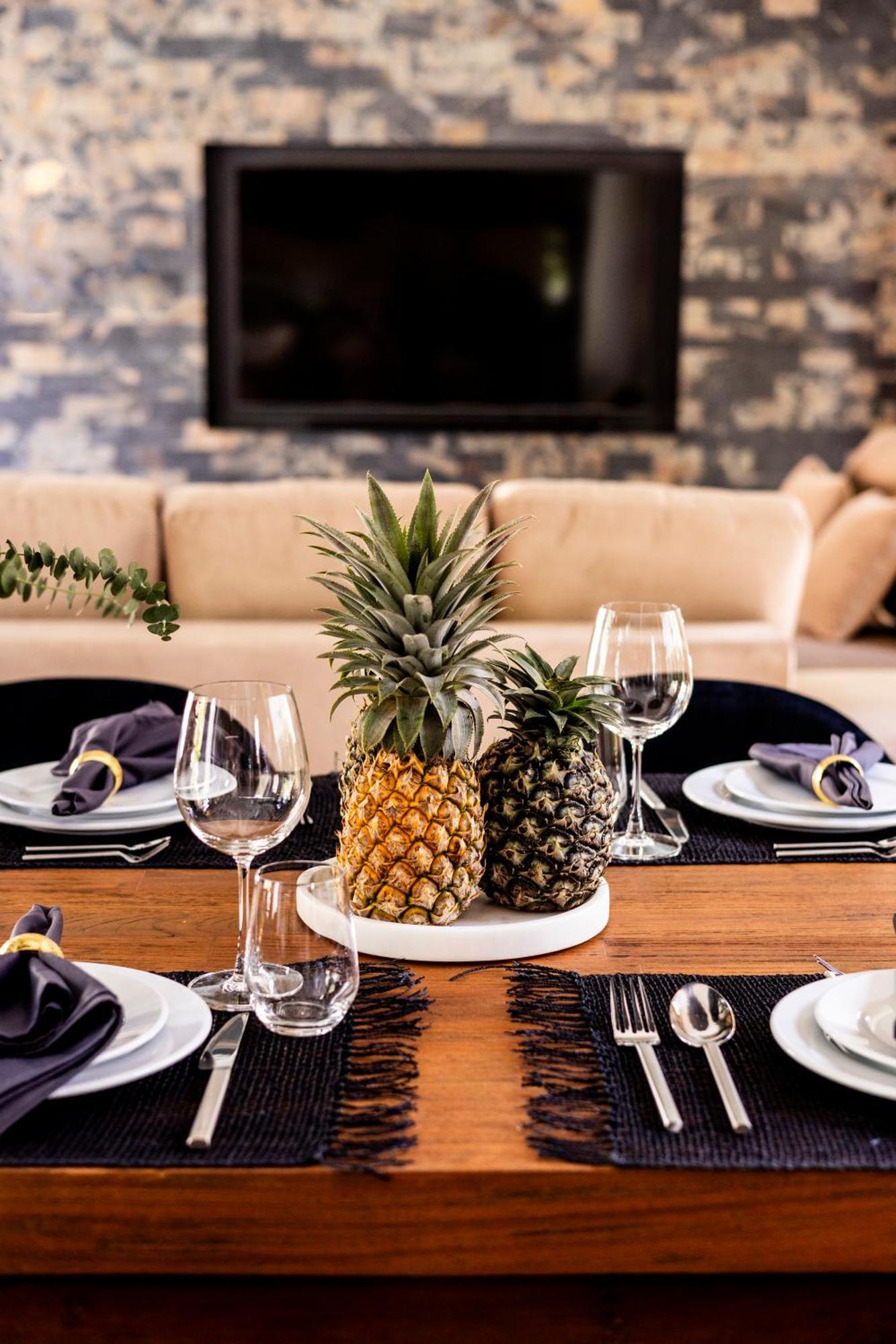Villa Luxury 4 Bedroom 1 Minute From Laguna Phuket