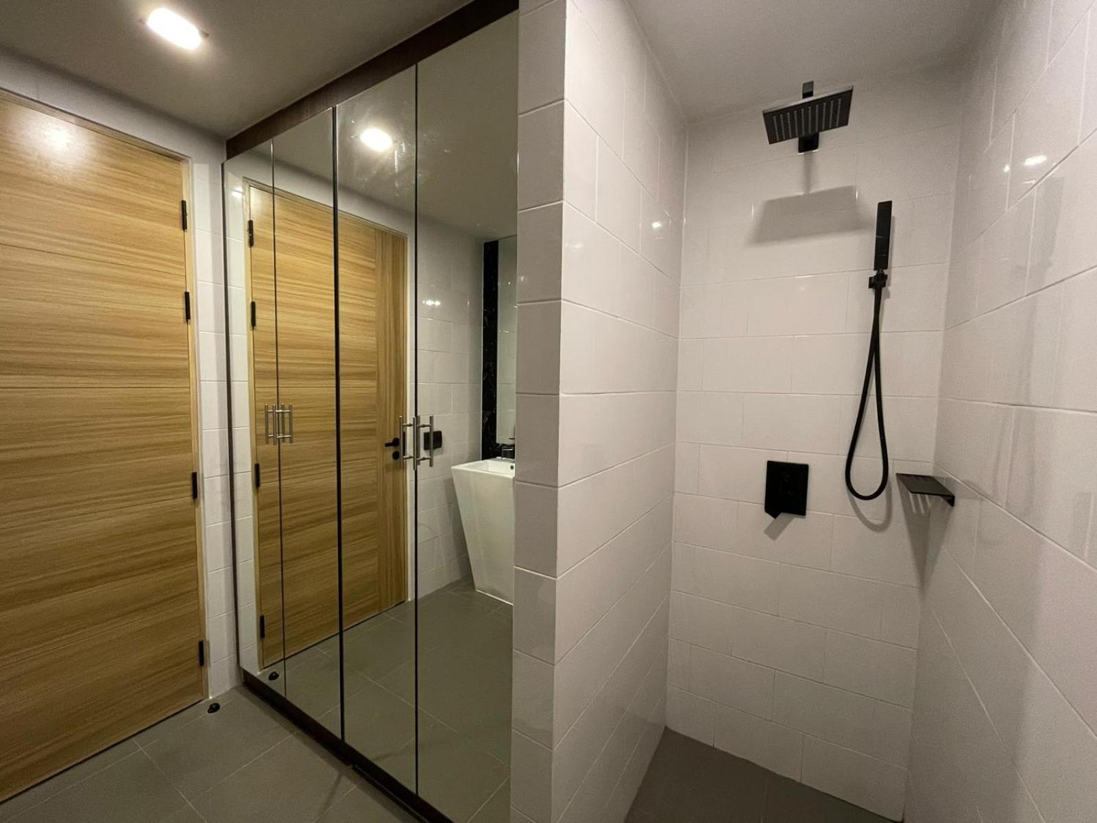 Hotel Utopia Naiharn By Fred&com Phuket 5*