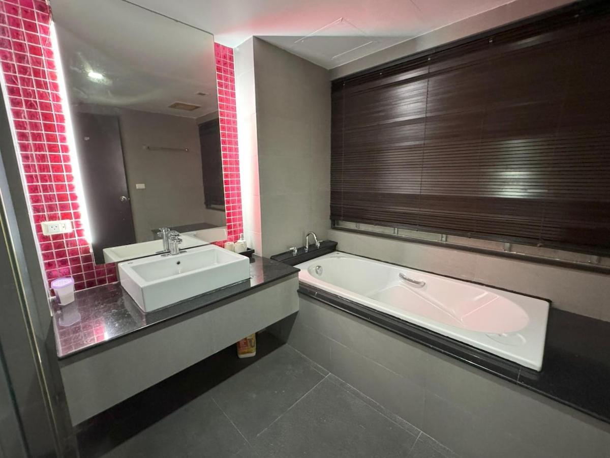 Private At Kris By Lofty Apartment *