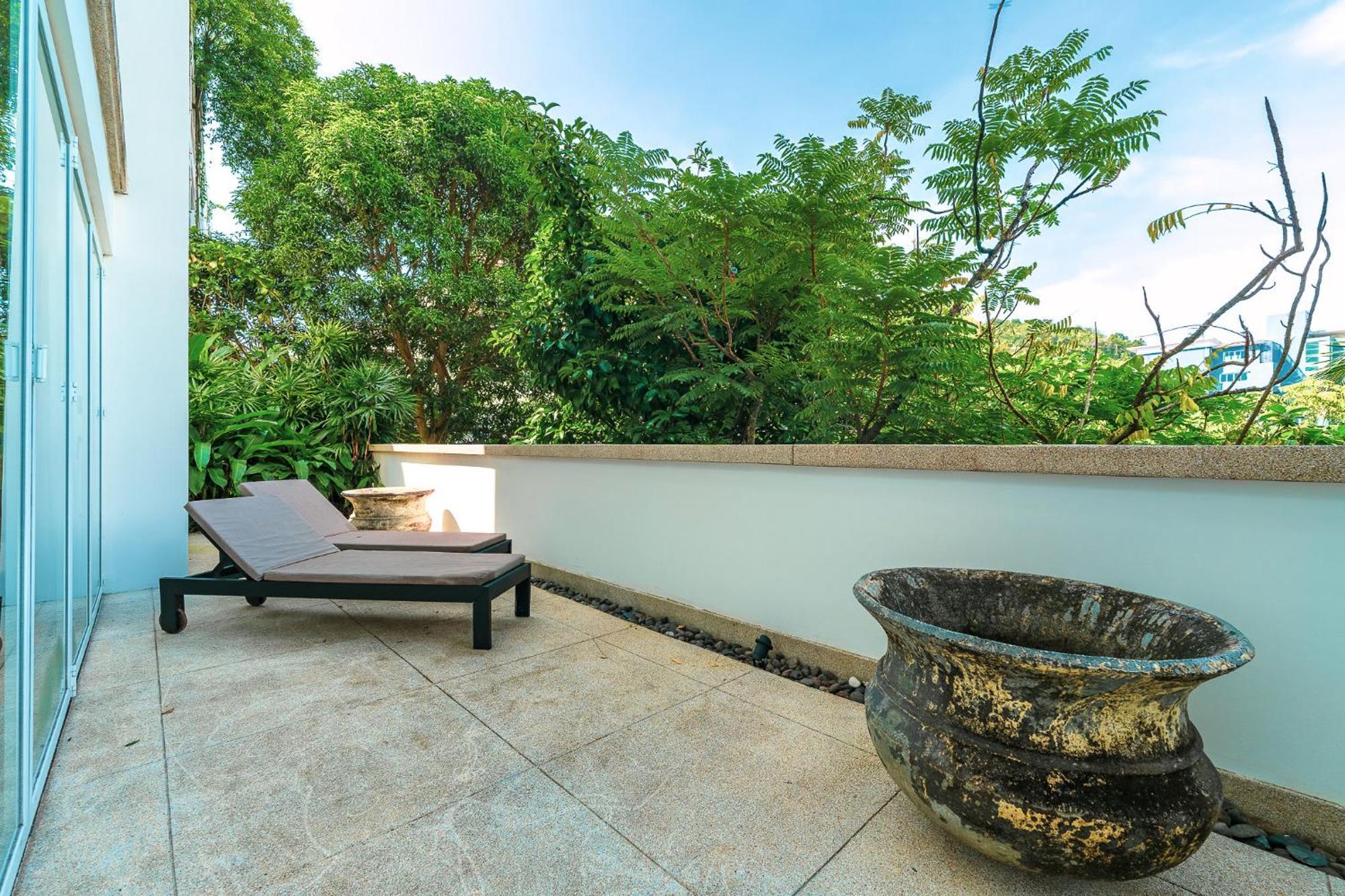 Private Pool At Strand Surin