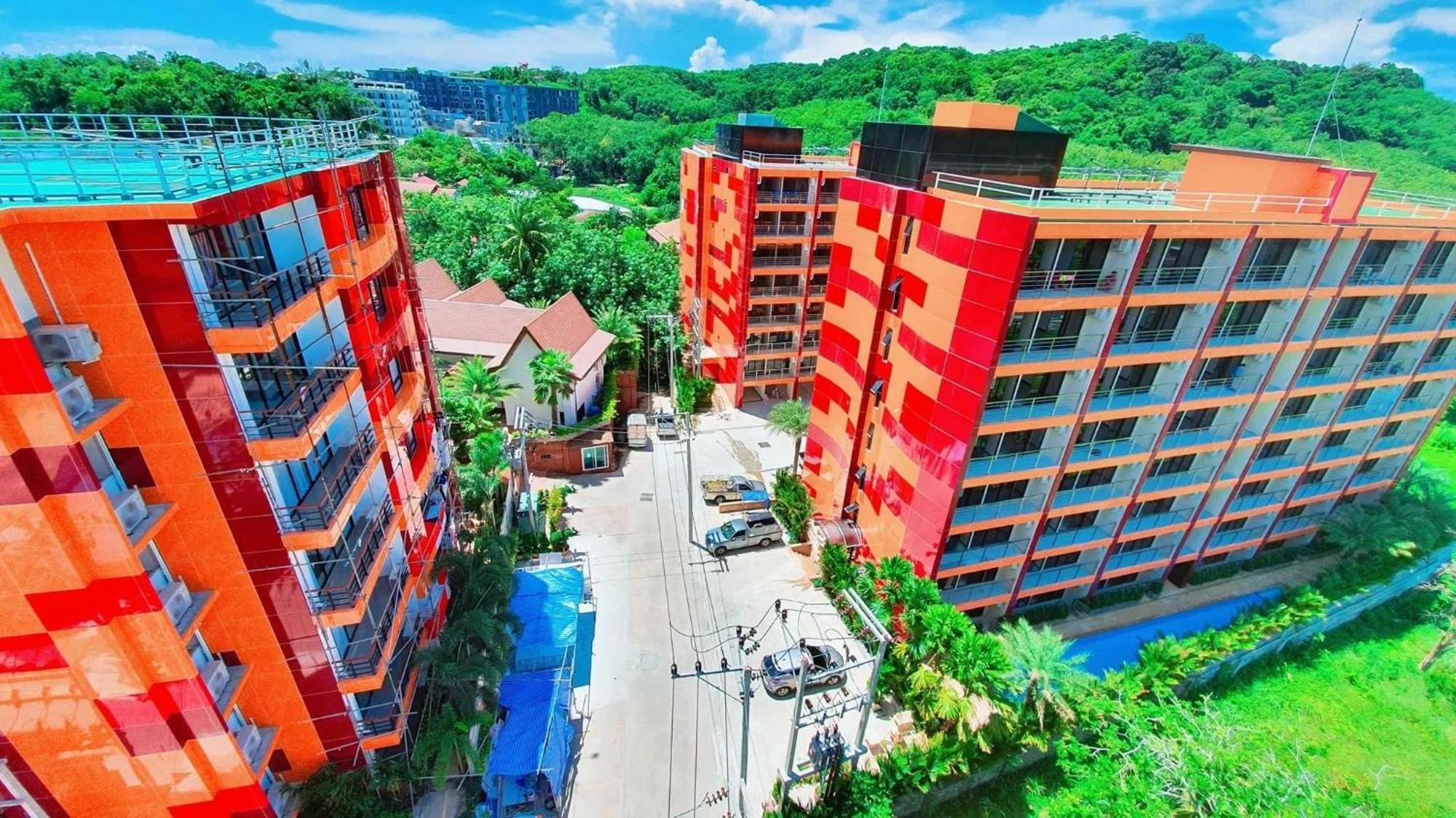 Apartment 60sqm Nai Harn Condo, Walk To *