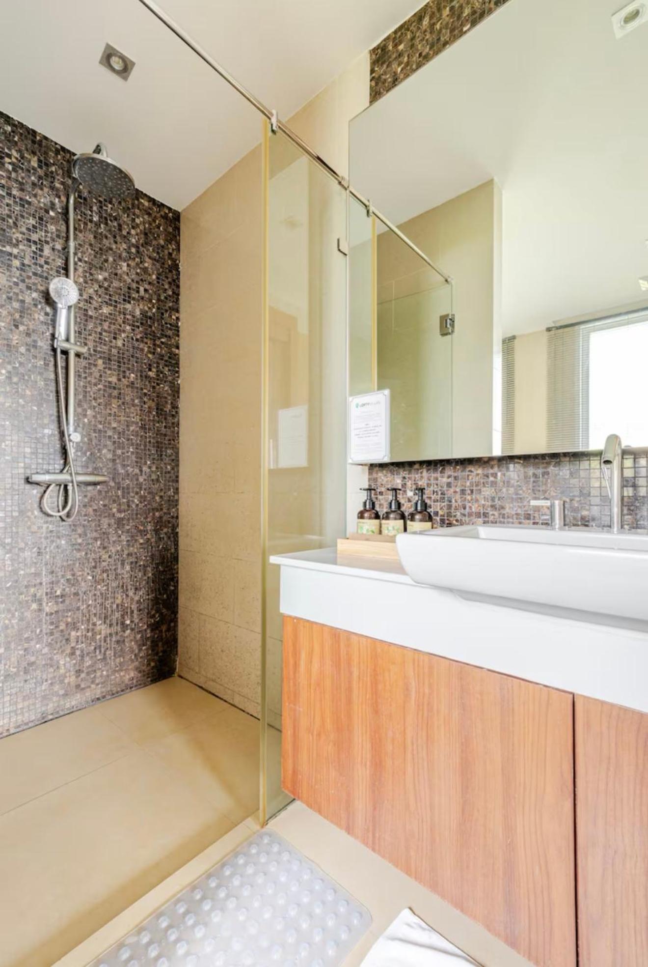 Ocean-view Apartment Patong