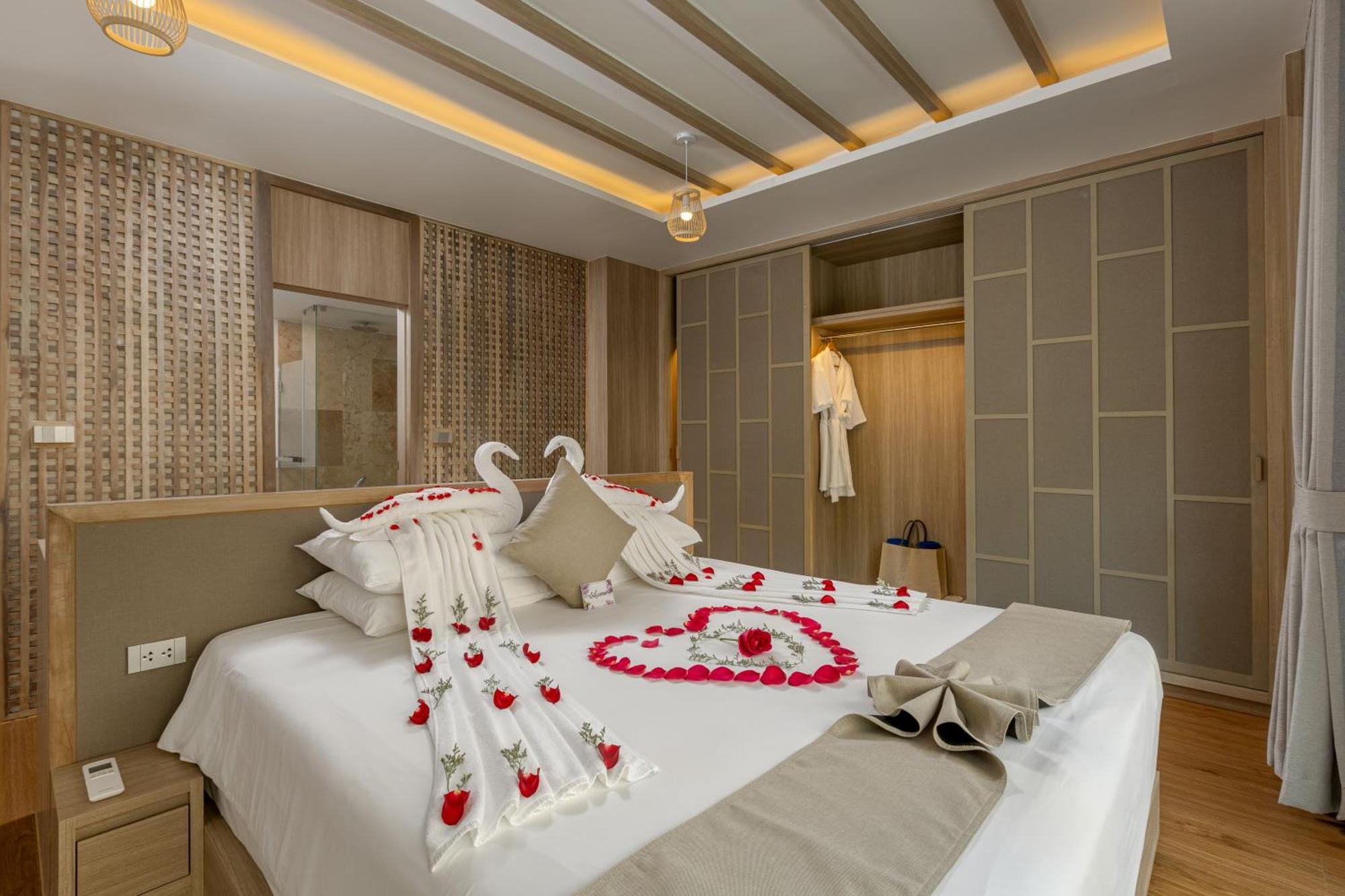 Resort Phunawa Phuket Beach - Sha Plus 4*