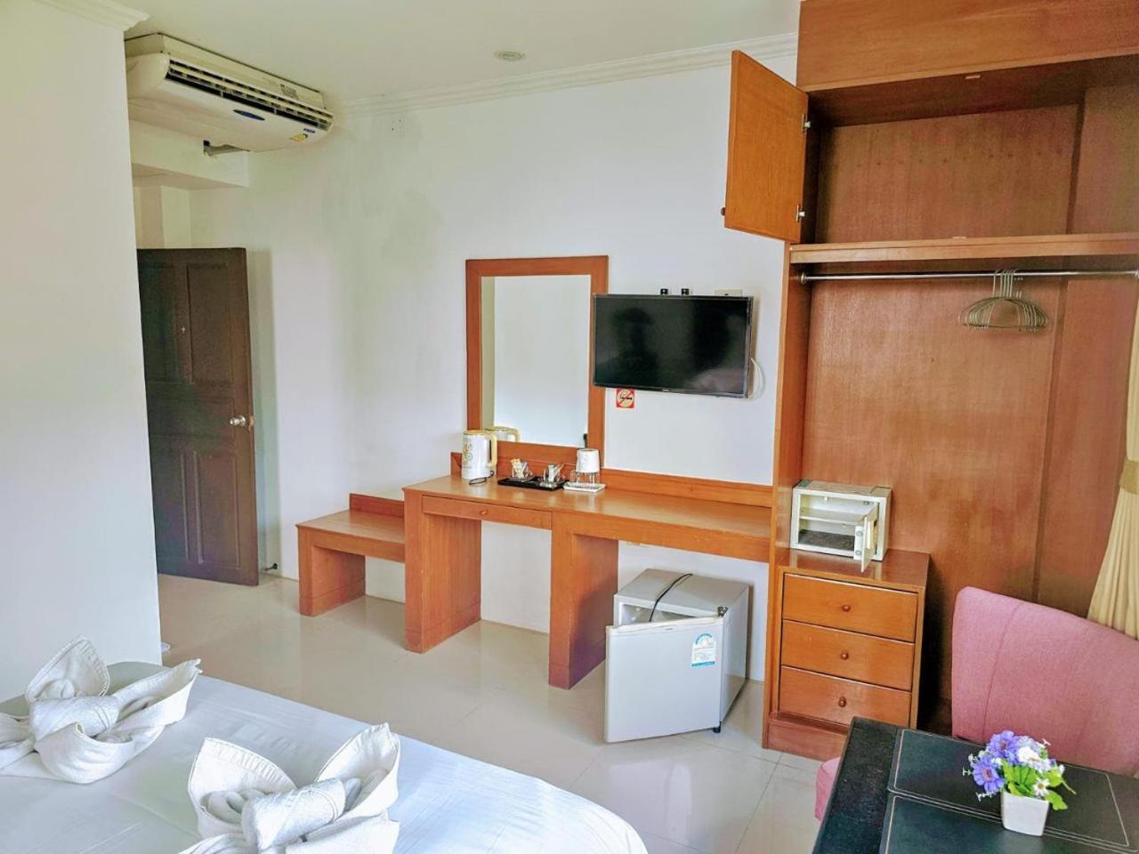 Sukcheewa Phuket 3*