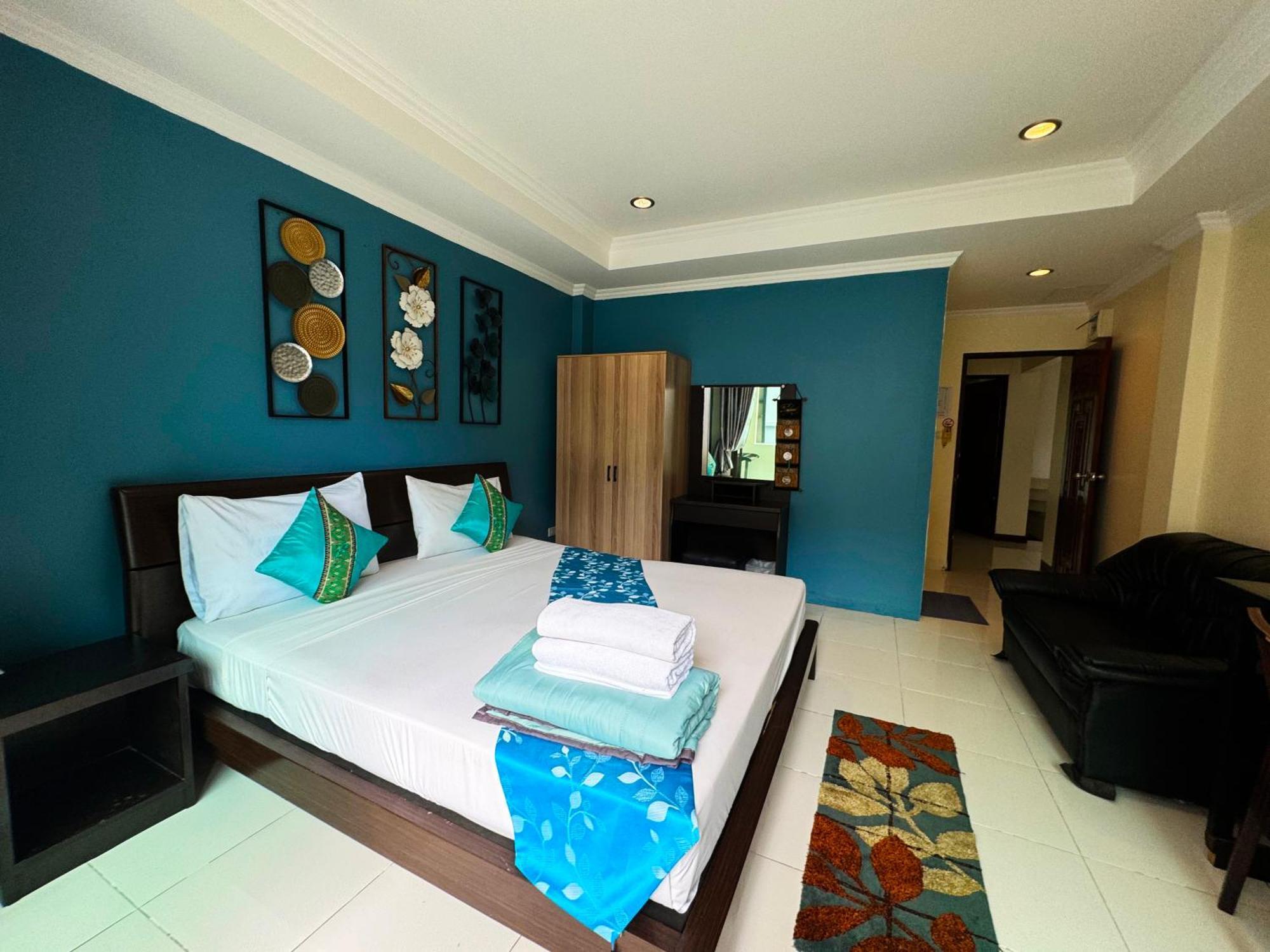 Hotel Sky Silk Decoration House Patong