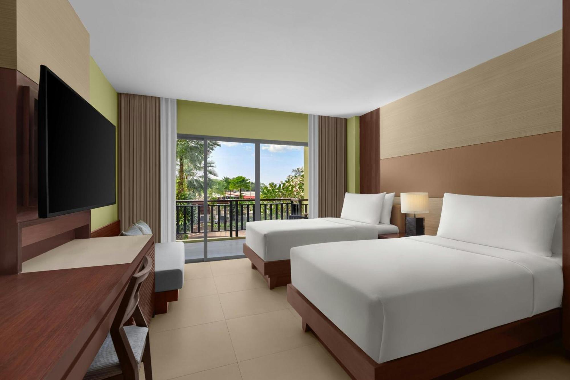 Resort Courtyard By Marriott Phuket, 4*