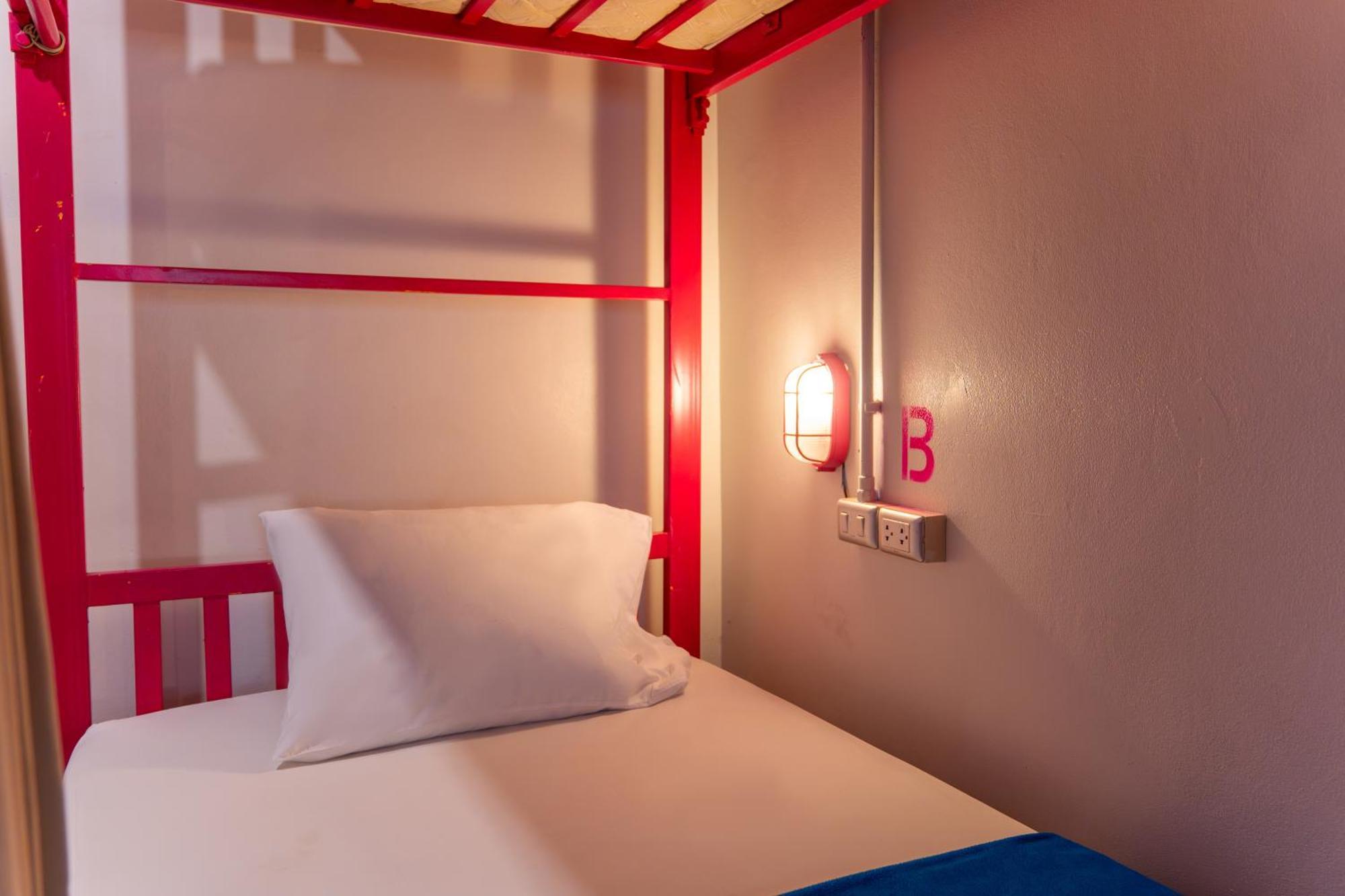 Slumber Surf Phuket Hostel *