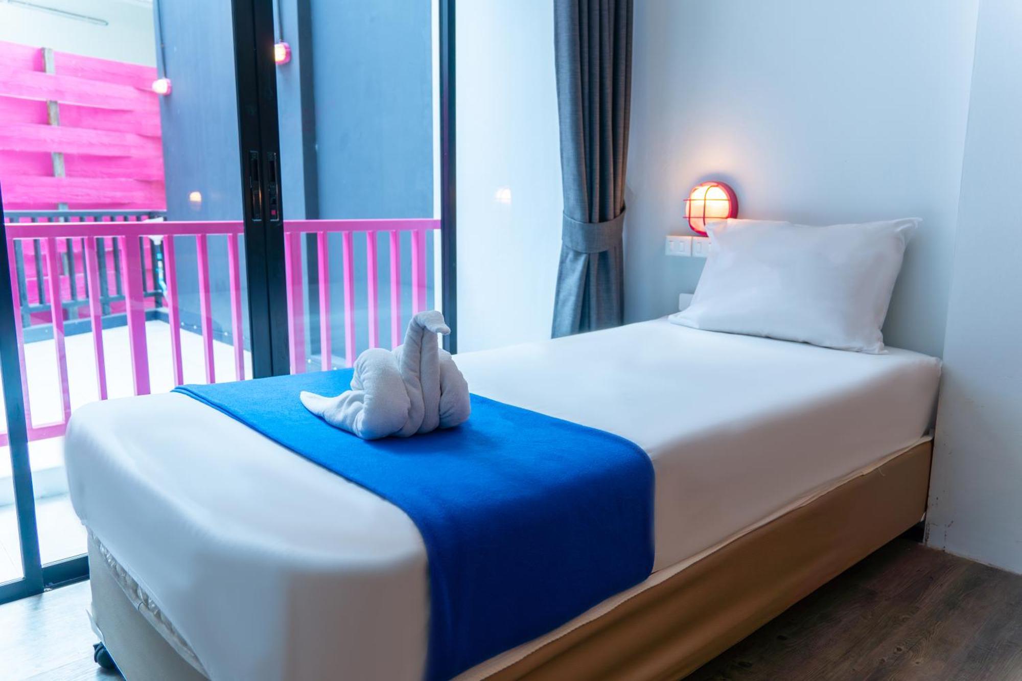 Slumber Surf Phuket * Strand Kata
