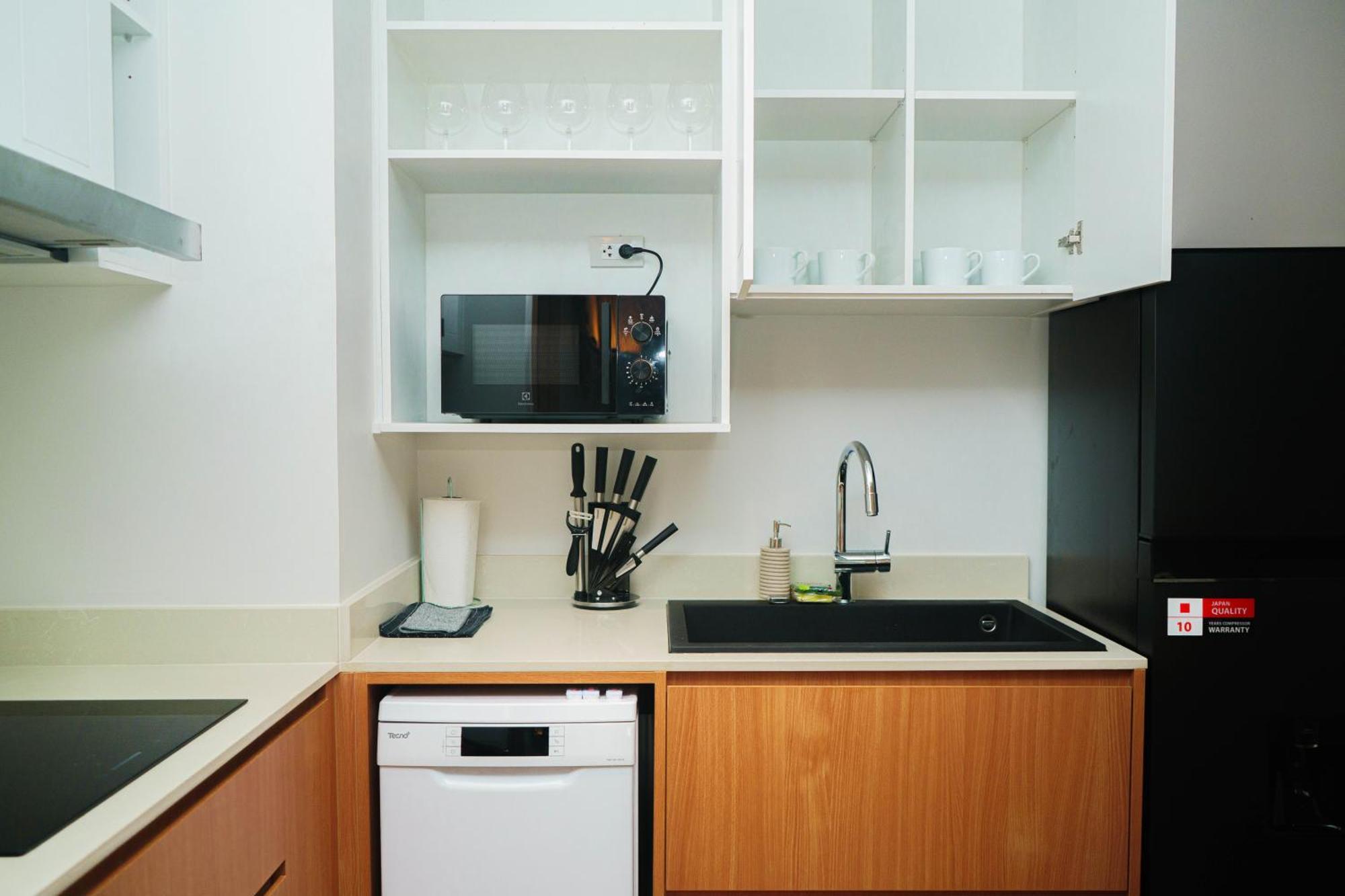 Laguna Beachside Residences Apartamens, Walking Distance To The Sea Apartment