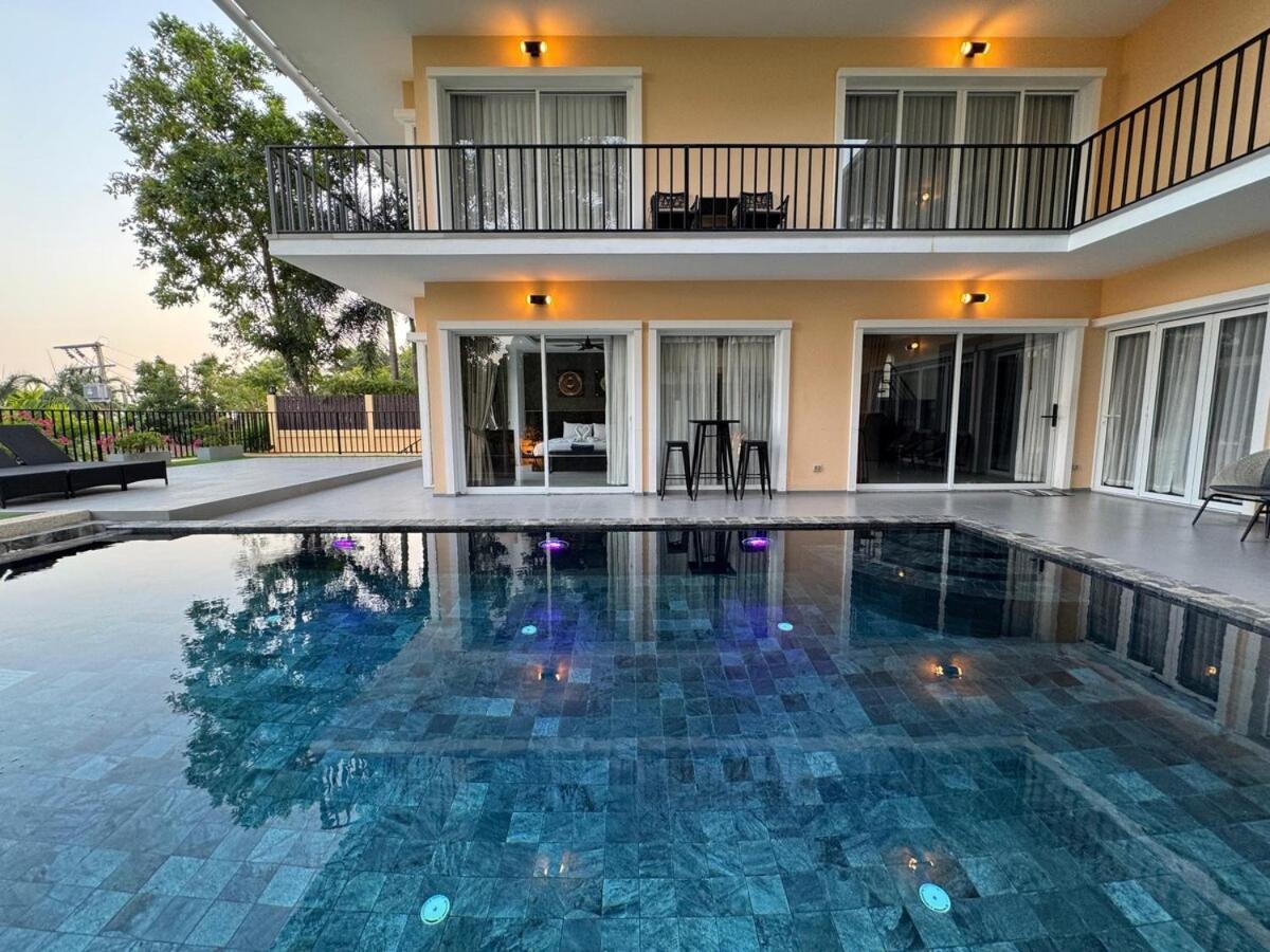 Holiday home V166 Luxury With Ocean Views & Private Rooftop Jacuzzi *