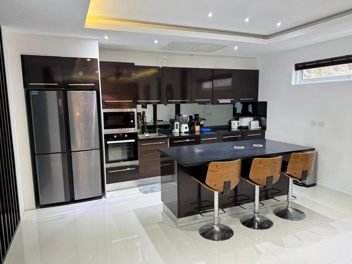 V166 Luxury With Ocean Views & Private Rooftop Jacuzzi Holiday home