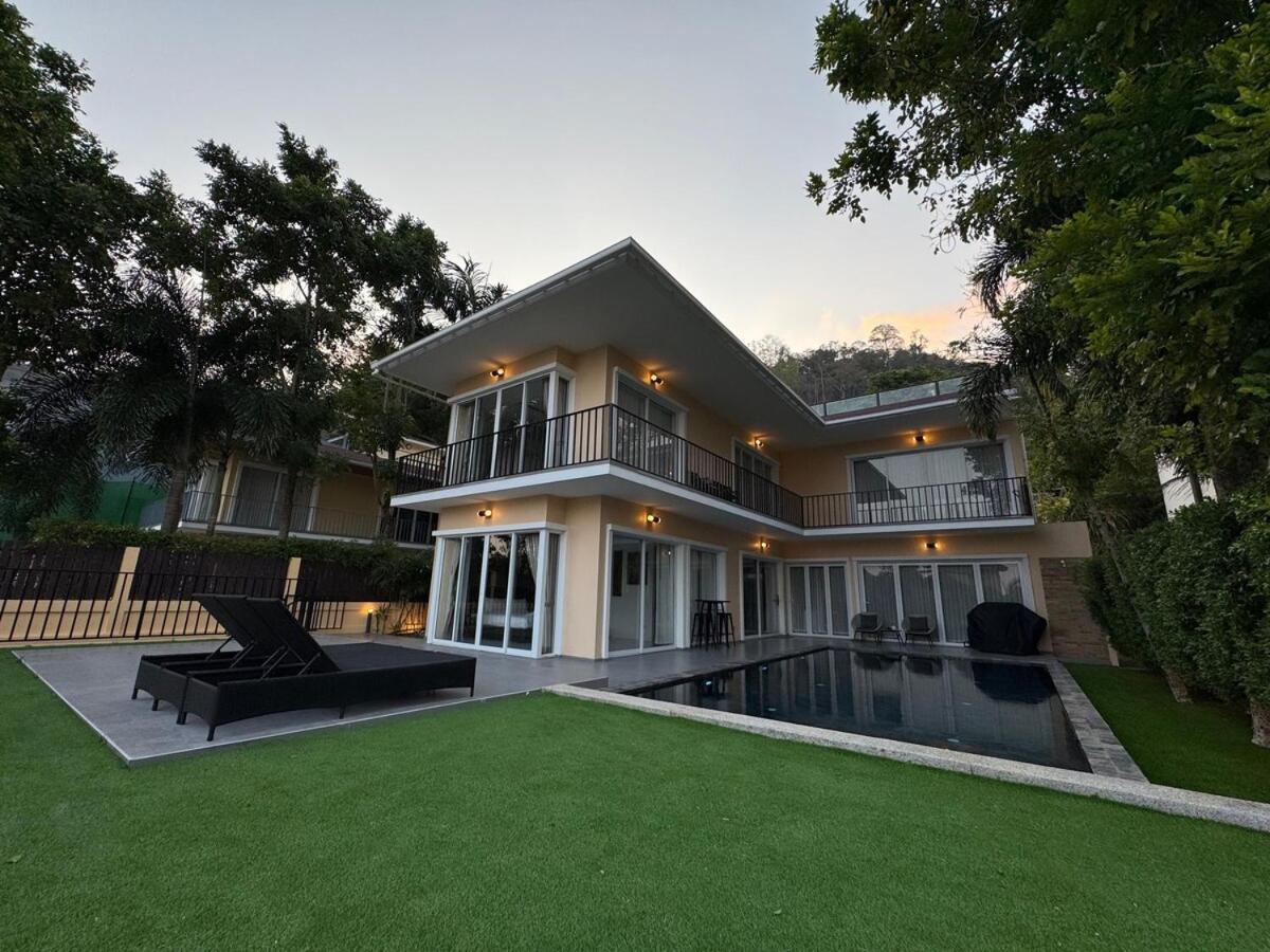 V166 Luxury With Ocean Views & Private Rooftop Jacuzzi Holiday home *