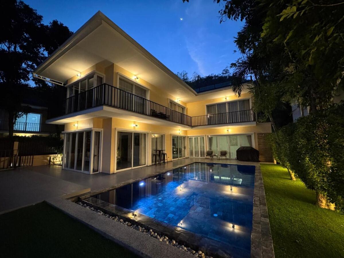V166 Luxury With Ocean Views & Private Rooftop Jacuzzi Holiday home *