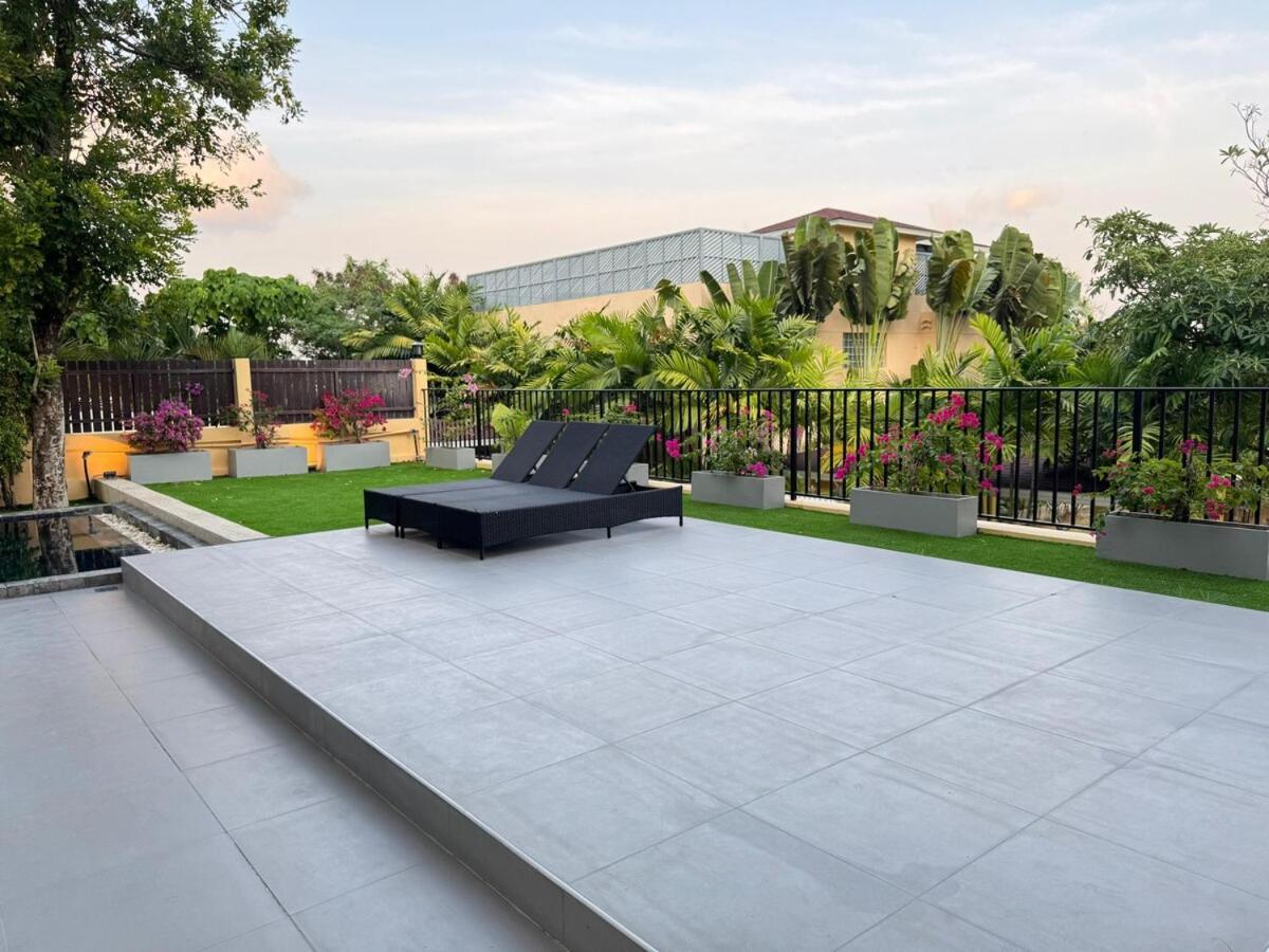 V166 Luxury With Ocean Views & Private Rooftop Jacuzzi Holiday home Ban Na Kok