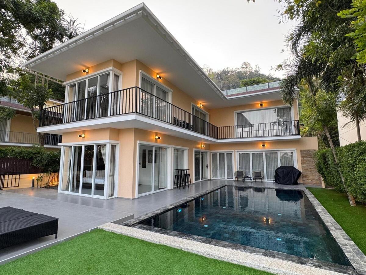 V166 Luxury With Ocean Views & Private Rooftop Jacuzzi Holiday home *