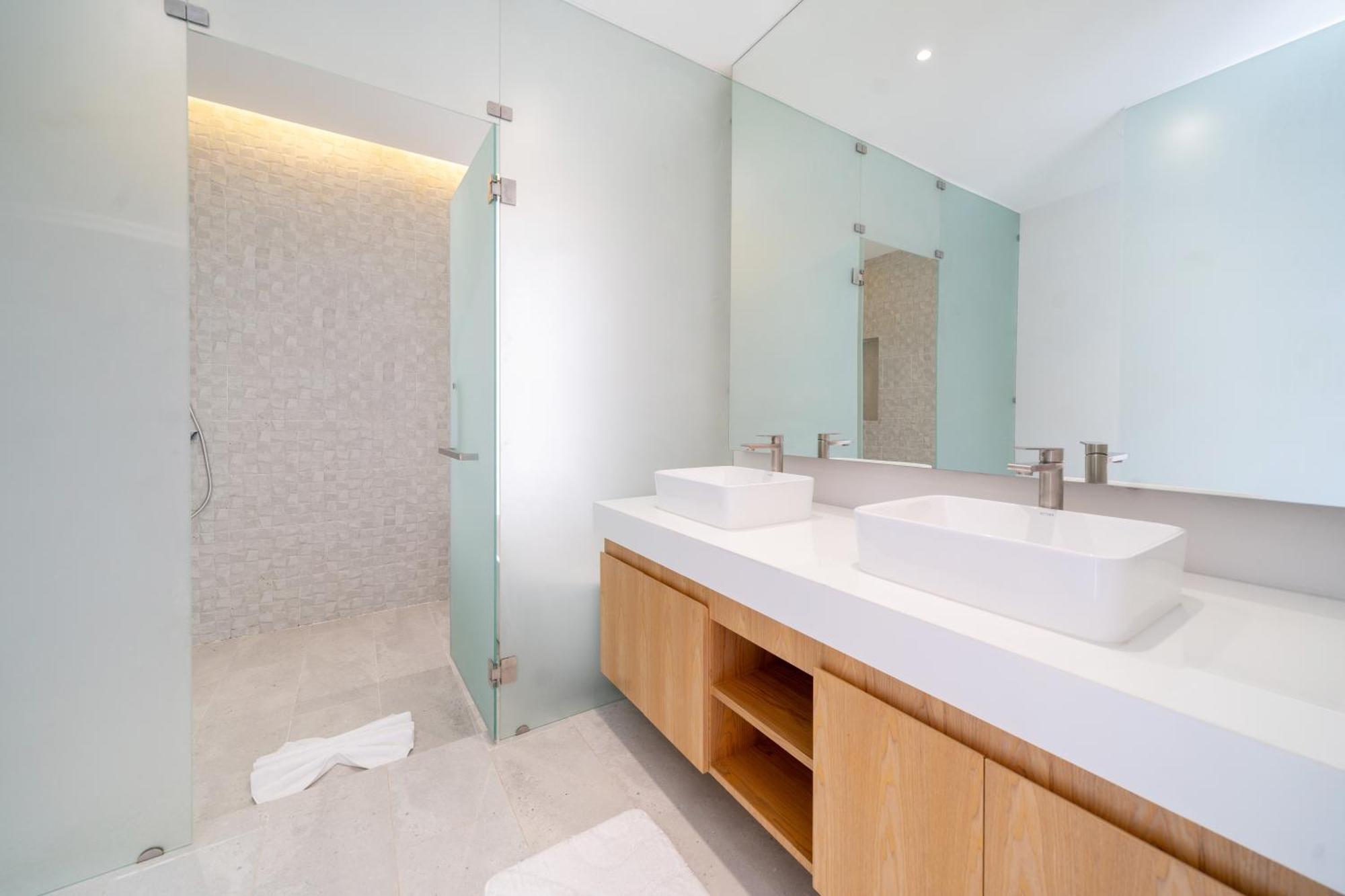 Brand New & Modern Luxury 4br Pool In Lux Pride 2 V12 Villa Ban Pak Lak