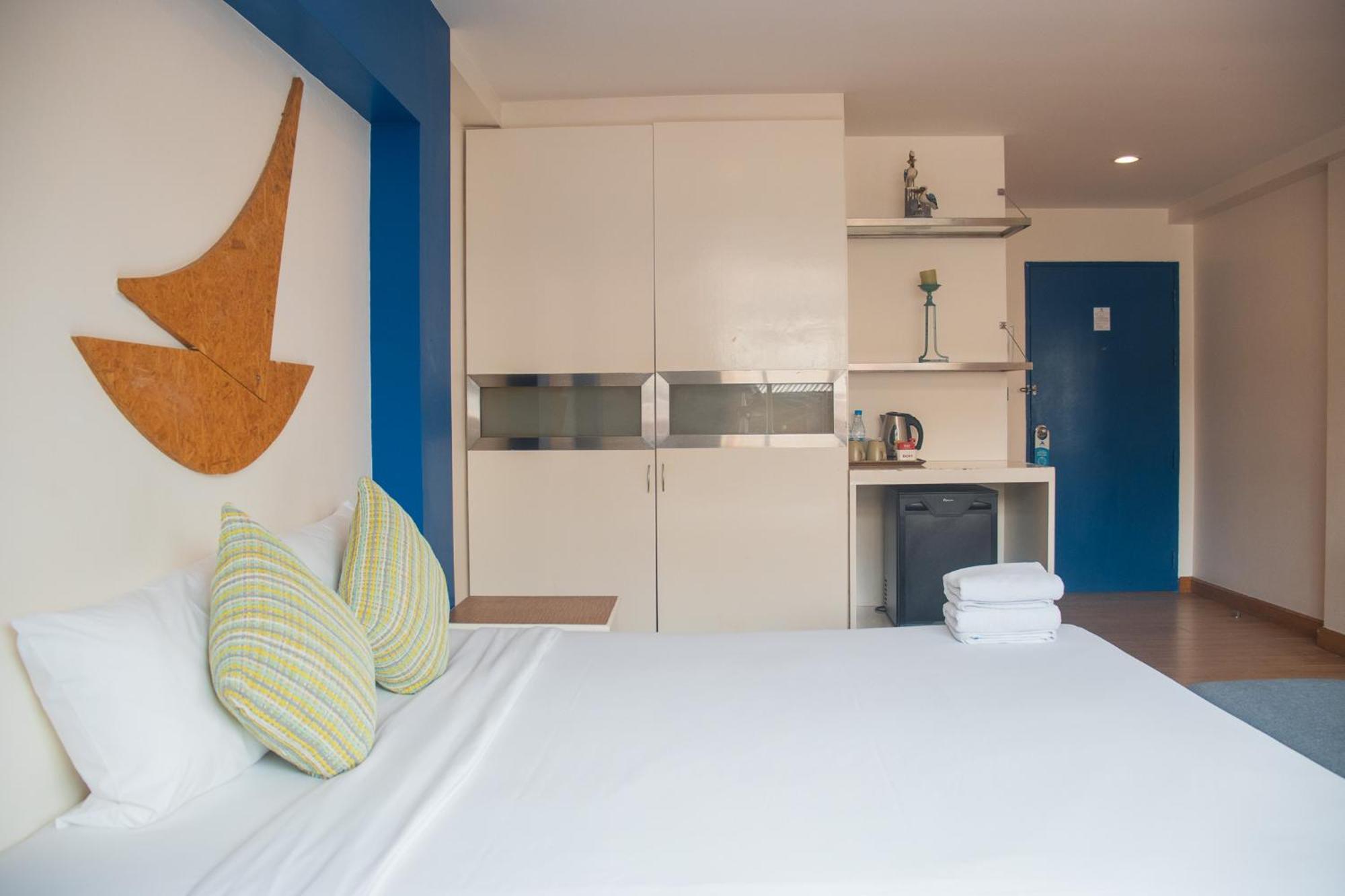 Hotel The Blue Pearl Kata
