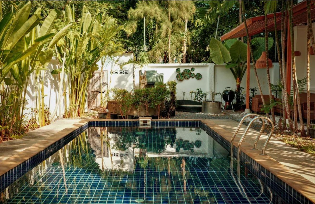 Beachfront Pool Villa *