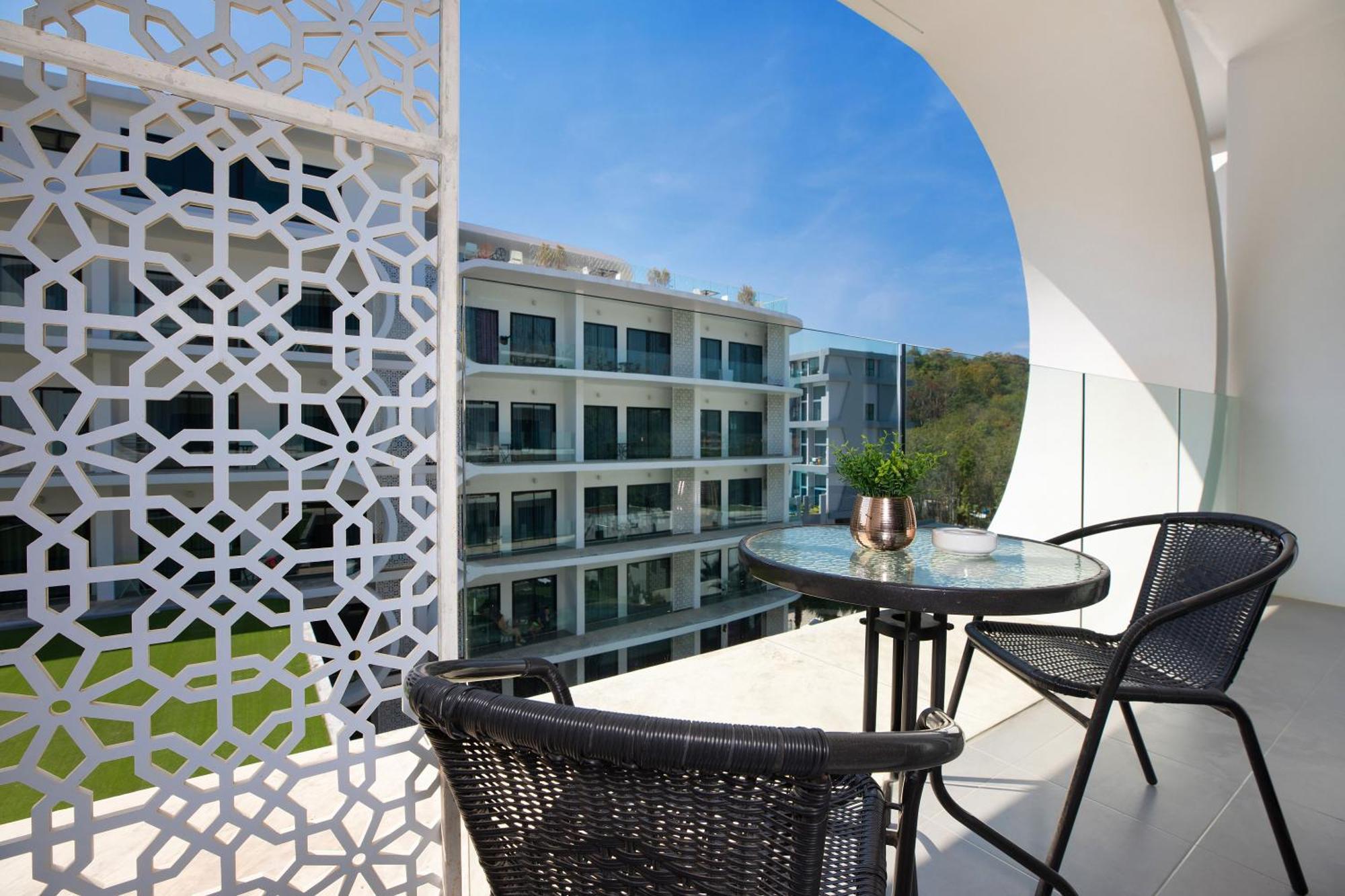 Private Pool View 1br In Naiharn Near Beach, Utn D502