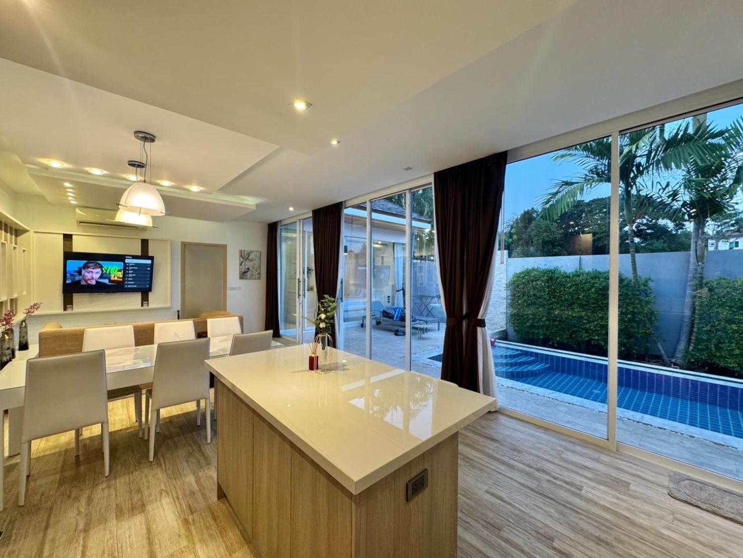 Singnature Naiharn By The Sense Villa *