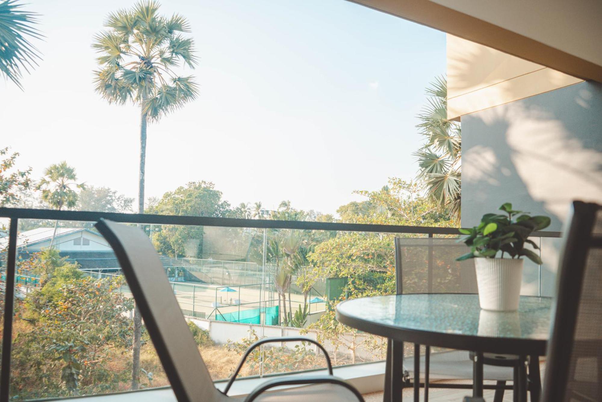 Laguna Beachside Residences Apartamens, Walking Distance To The Sea