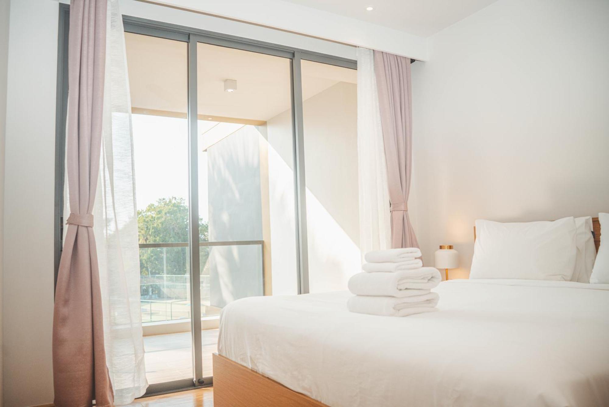 Laguna Beachside Residences Apartamens, Walking Distance To The Sea *