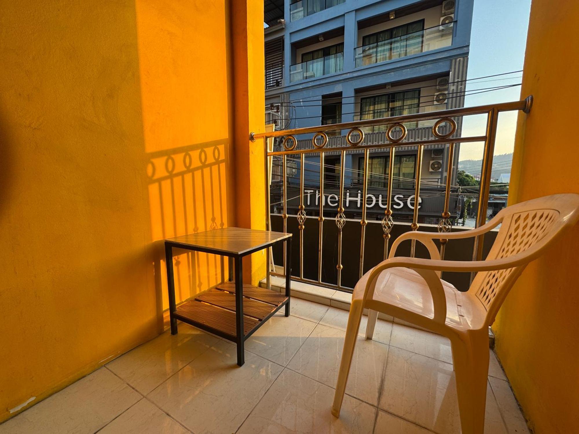 Zephyr House Aparthotel