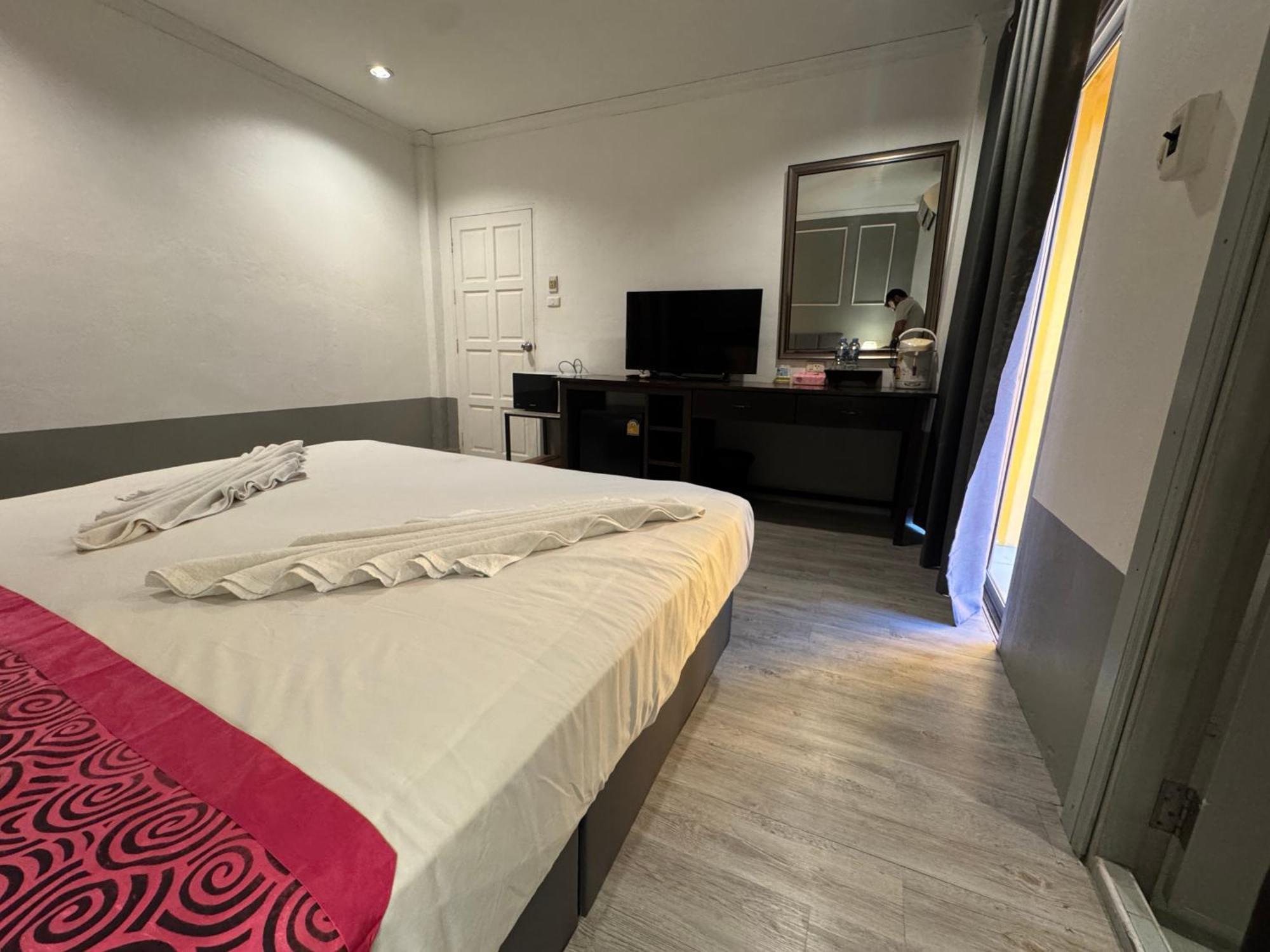 Zephyr House * Patong