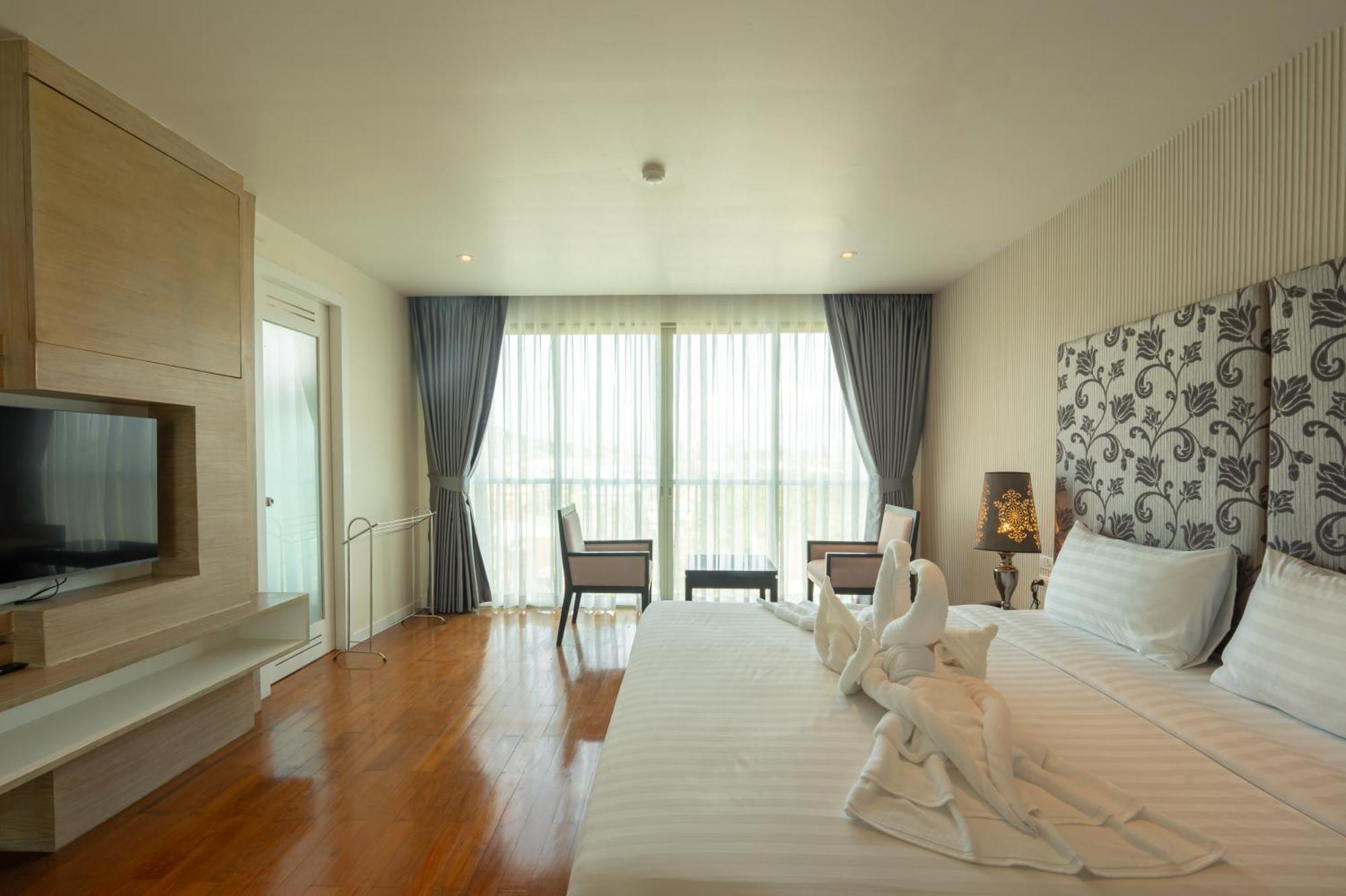 Yenna Hotel 4*