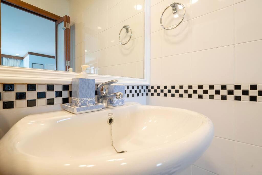 Waterfront High Tide - Ocean View Apartment