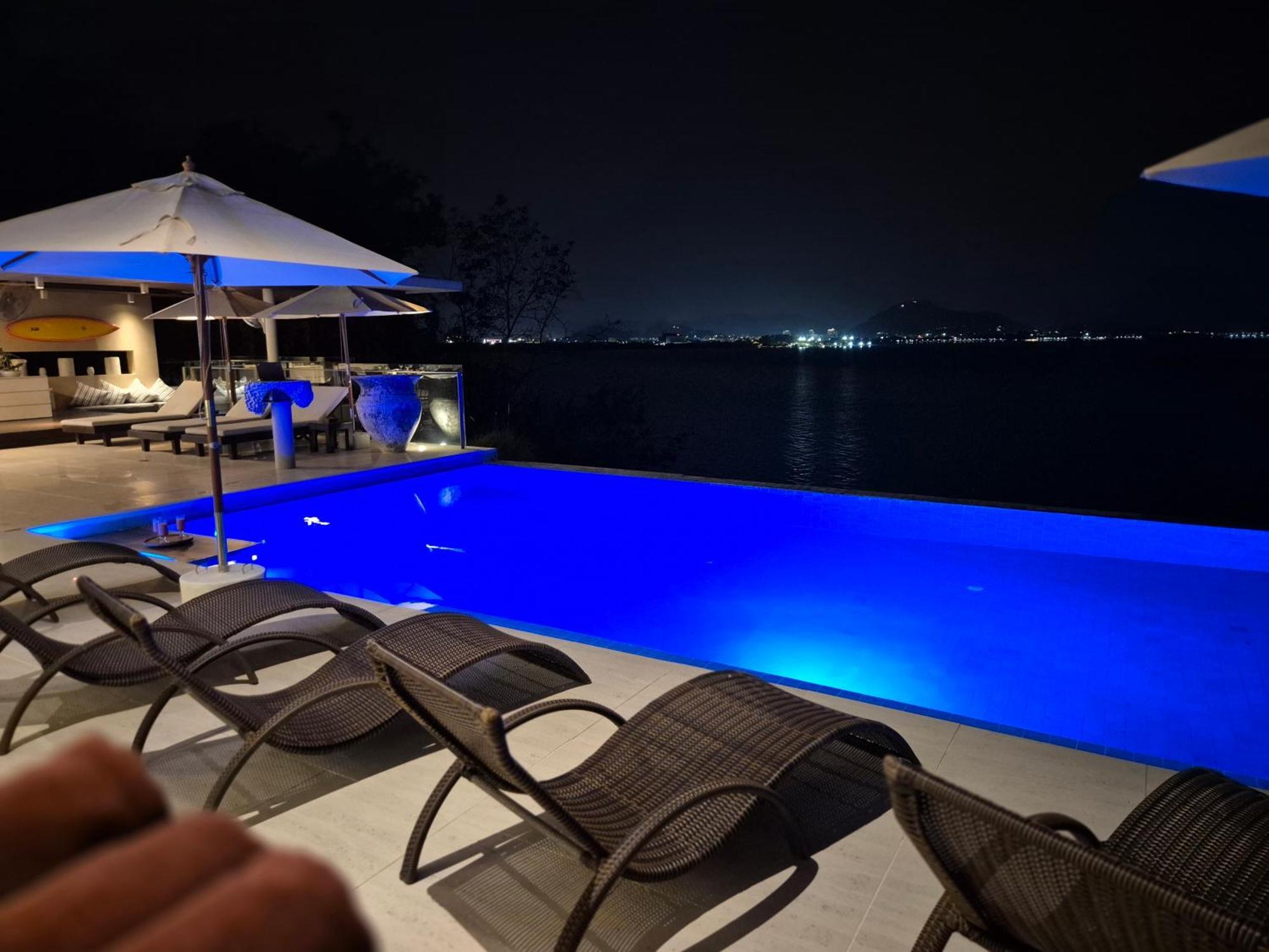 Skyfall Thailand Phuket Pousada Cape Panwa