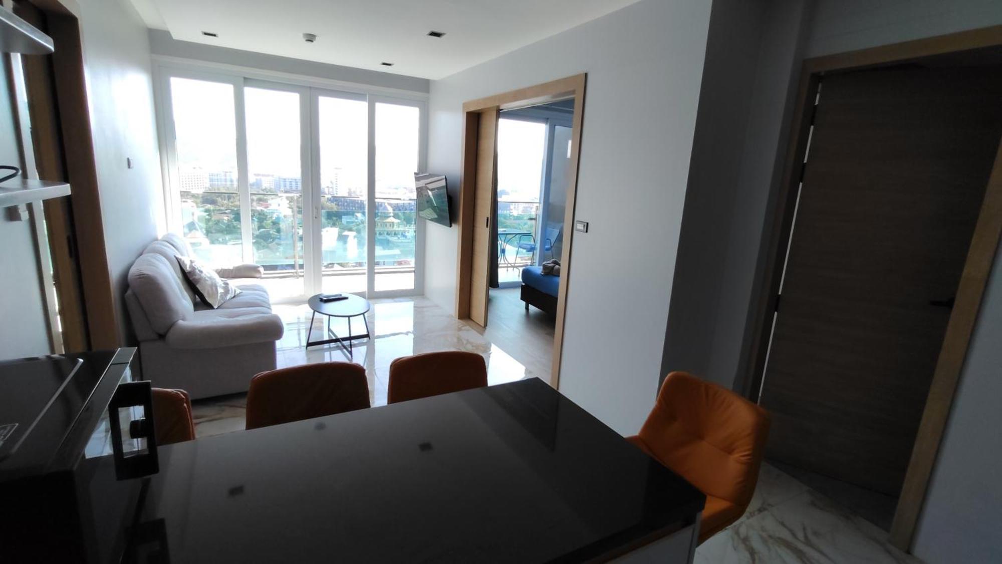 Emerald Terrace 2 Bedrooms Panoramic Ocean View Floor *