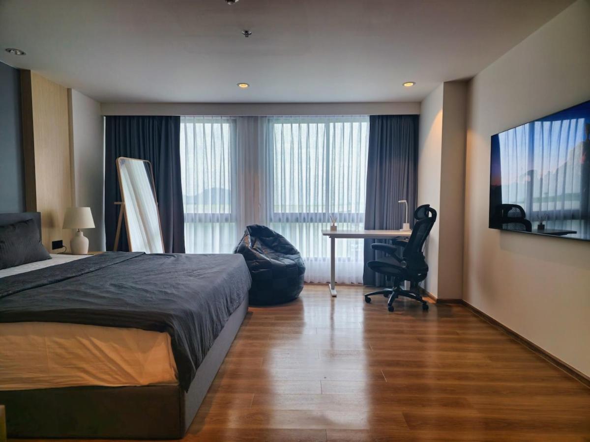 Wonderful View Duplex In La