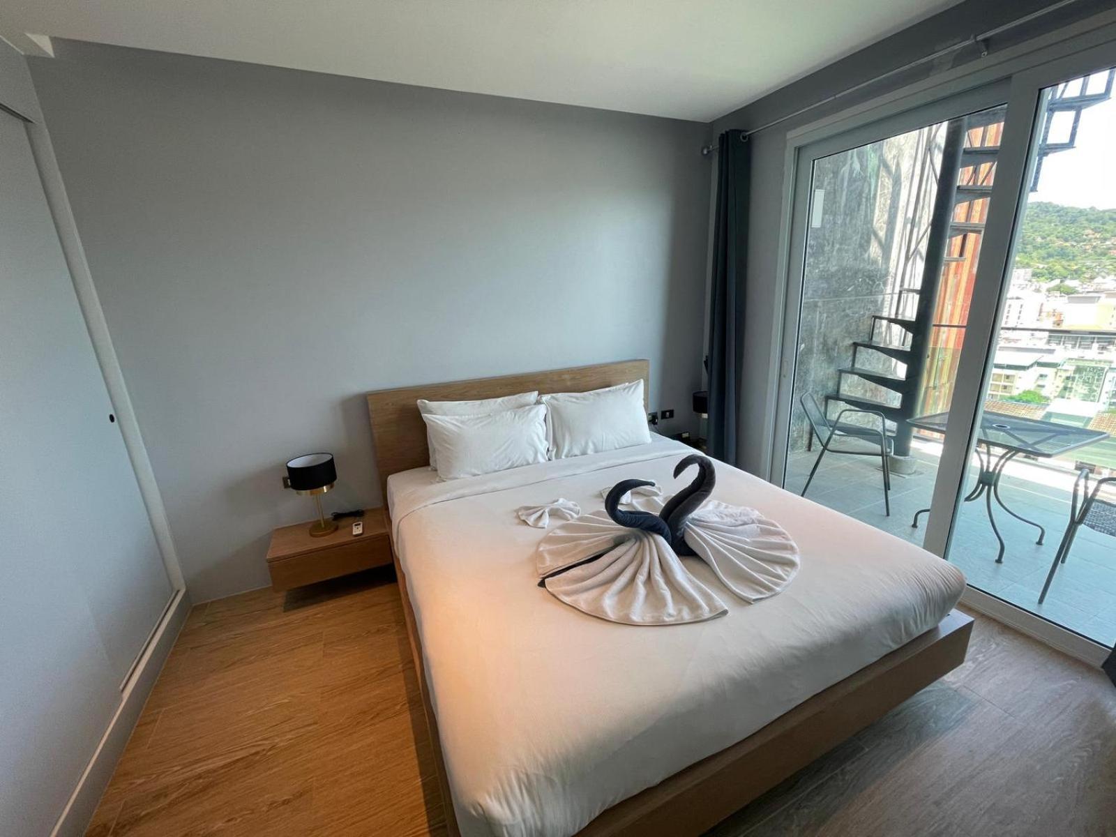 Emerald Terrace 2 Bedrooms Panoramic Ocean View Floor Apartment *