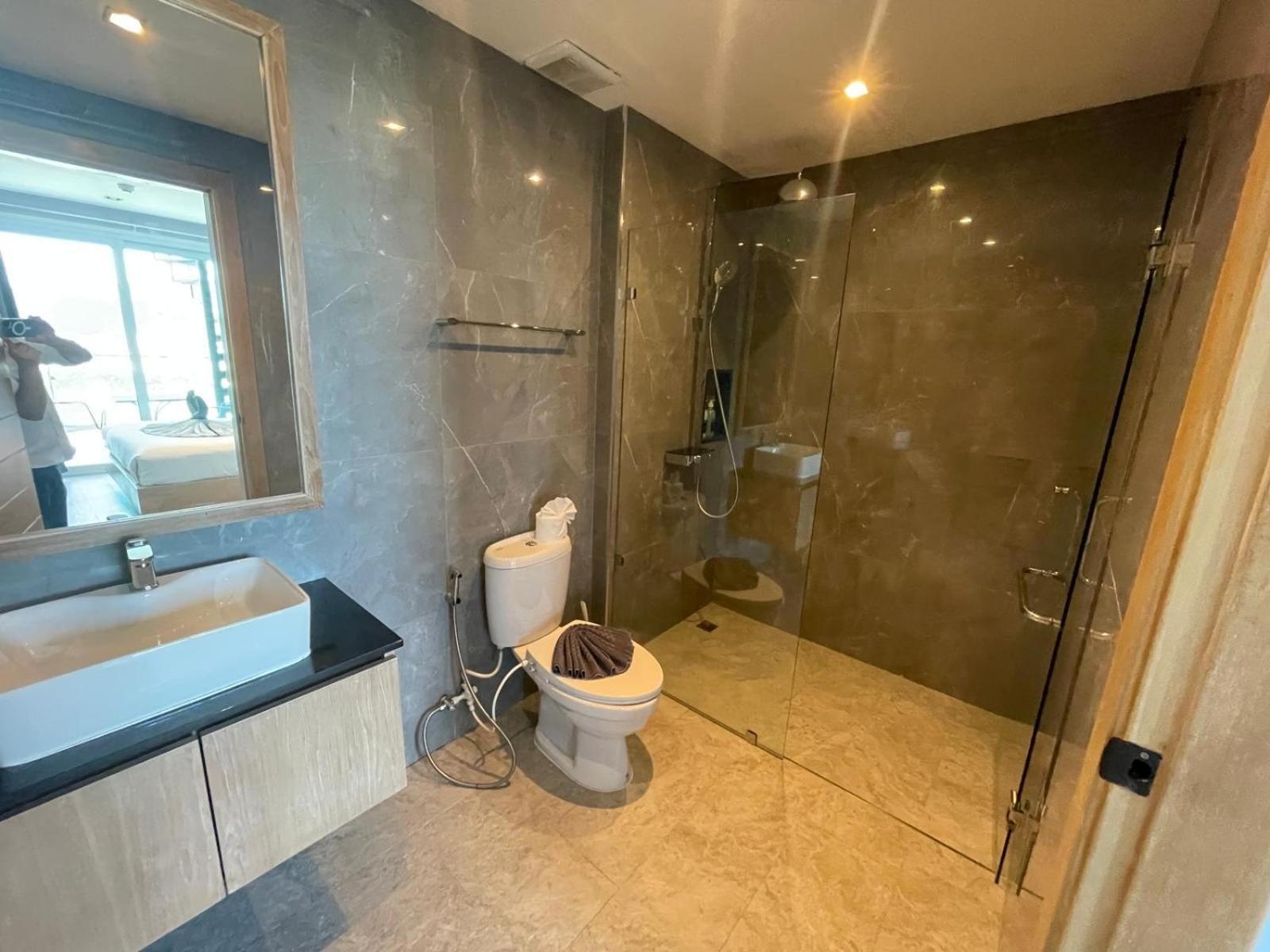 Emerald Terrace 2 Bedrooms Panoramic Ocean View Floor