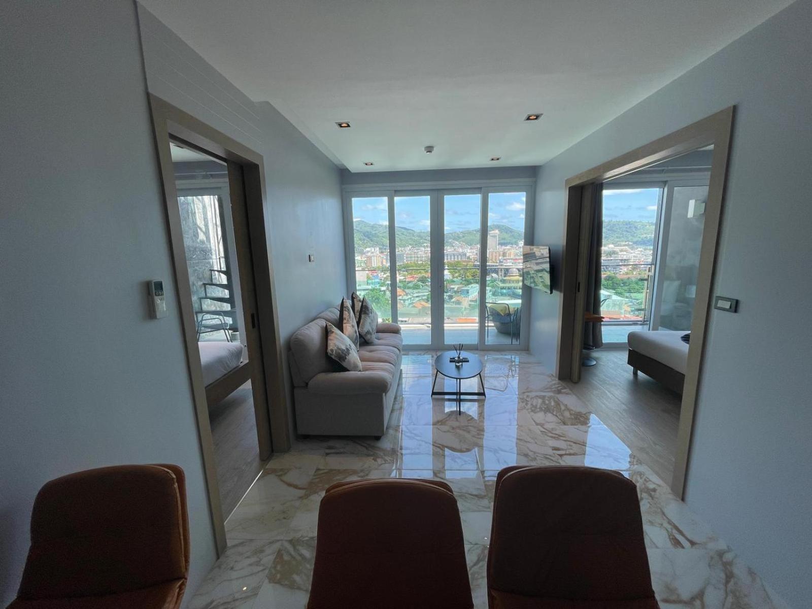 Emerald Terrace 2 Bedrooms Panoramic Ocean View Floor Apartment
