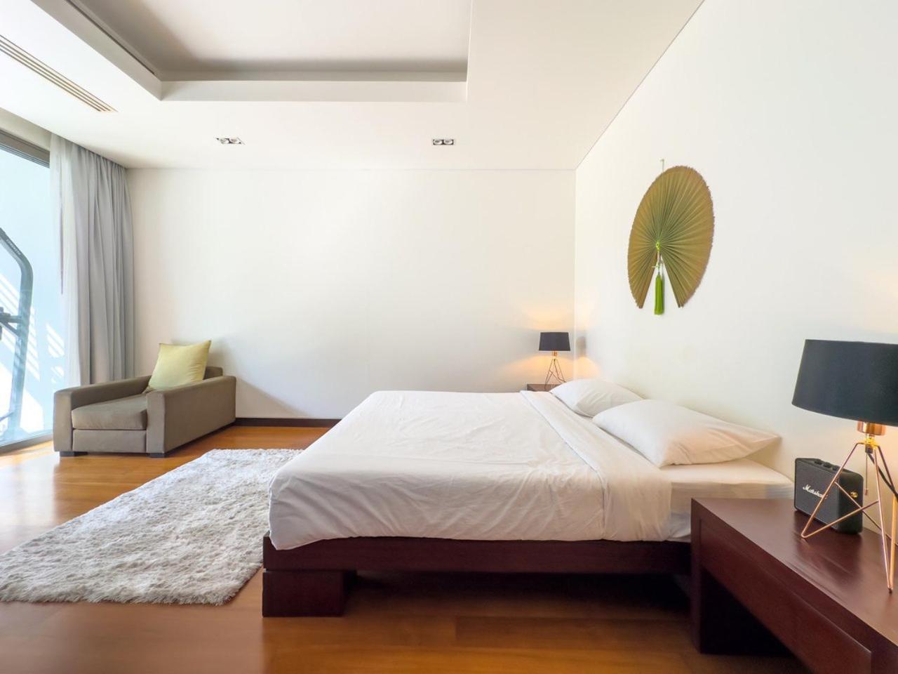 Charming 3-bdr With Pool Apartment