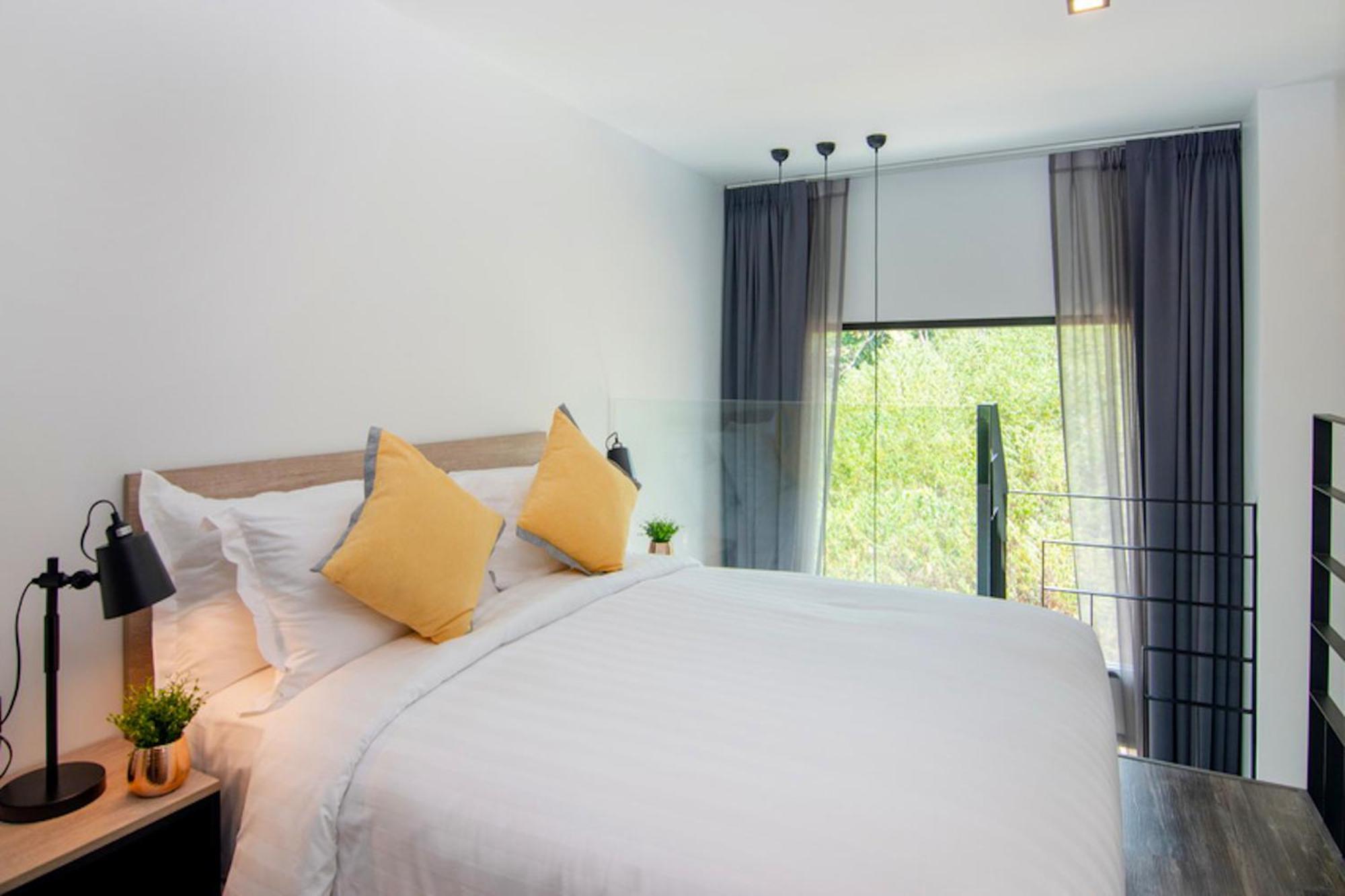 Duplex In Naiharn Near The Beach, Utl B325 Apartment