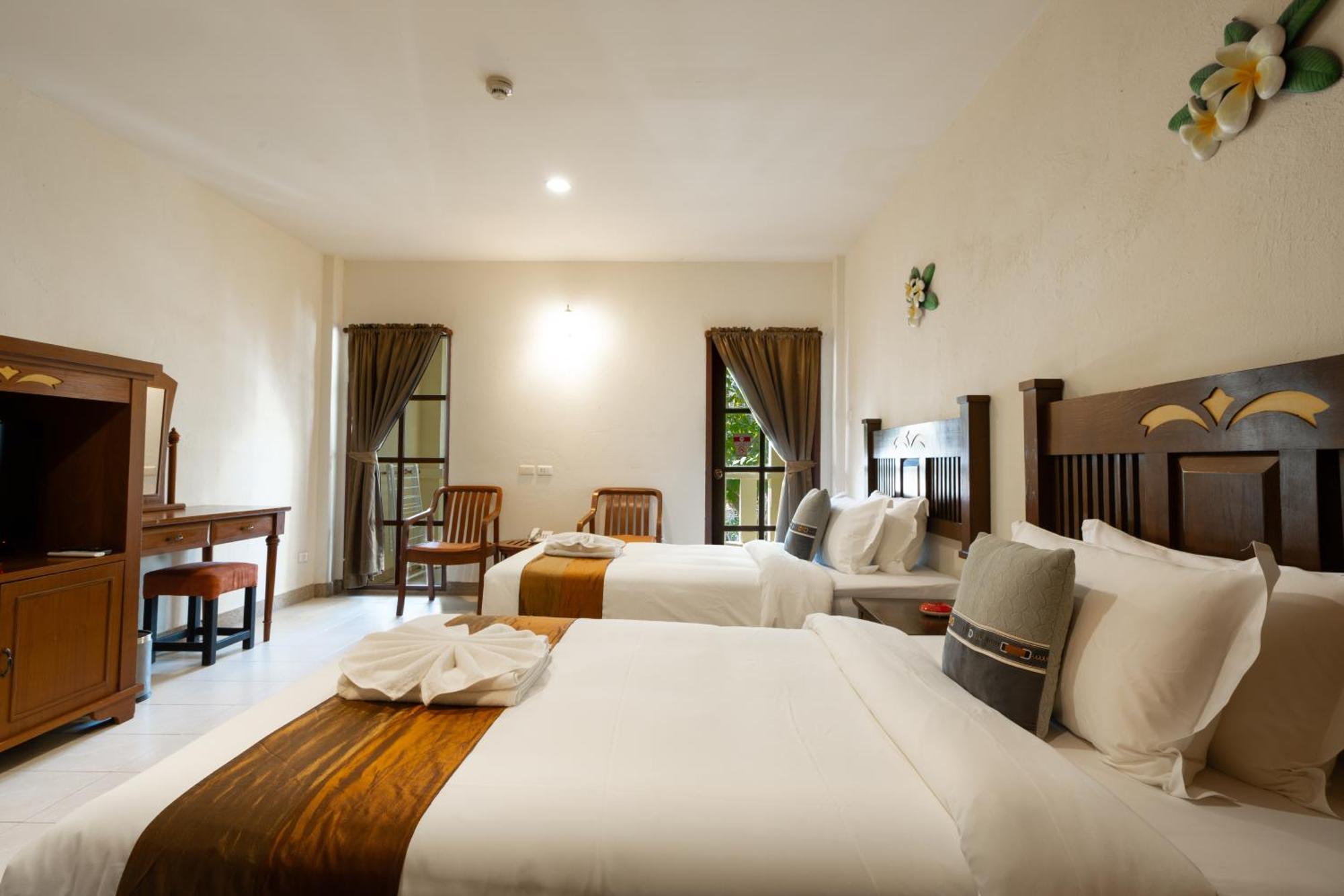 Phuket Leelavadee Hua Ting Resort