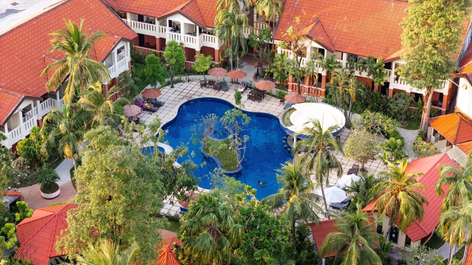 Phuket Leelavadee Hua Ting Resort 4*